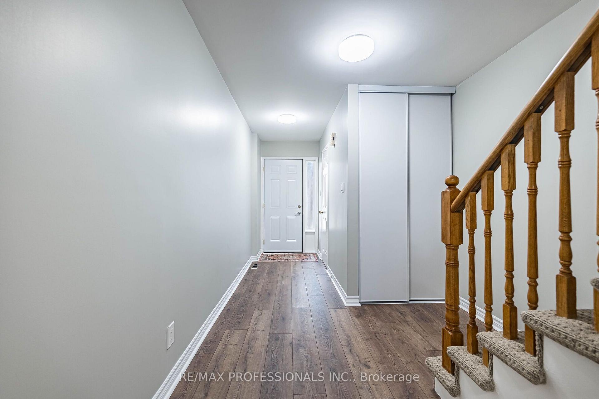 Photo 7 of Unit 23, 2004 Glenada Crescent, Oakville, Wedgewood Creek — HOMEH