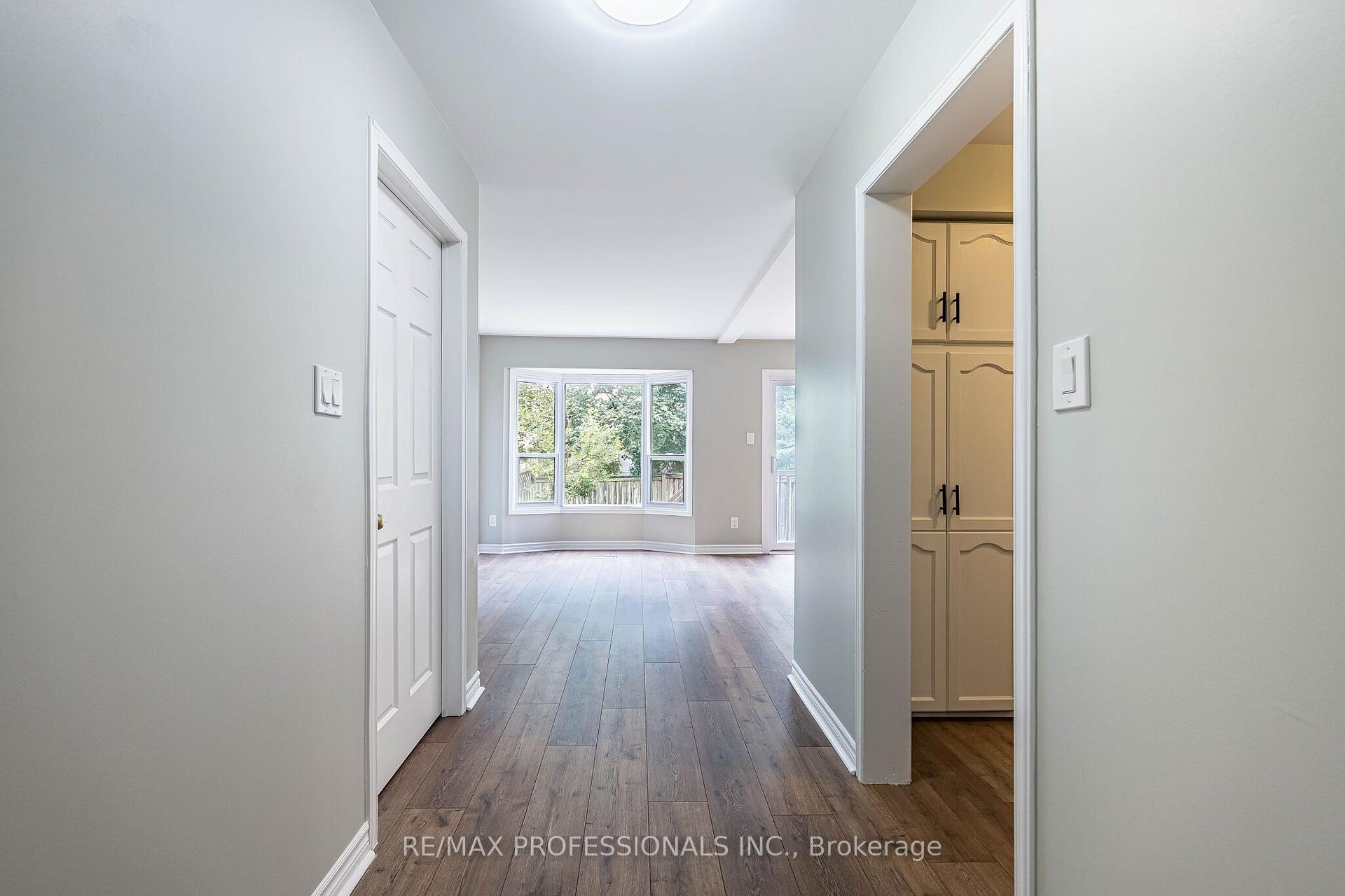 Photo 8 of Unit 23, 2004 Glenada Crescent, Oakville, Wedgewood Creek — HOMEH