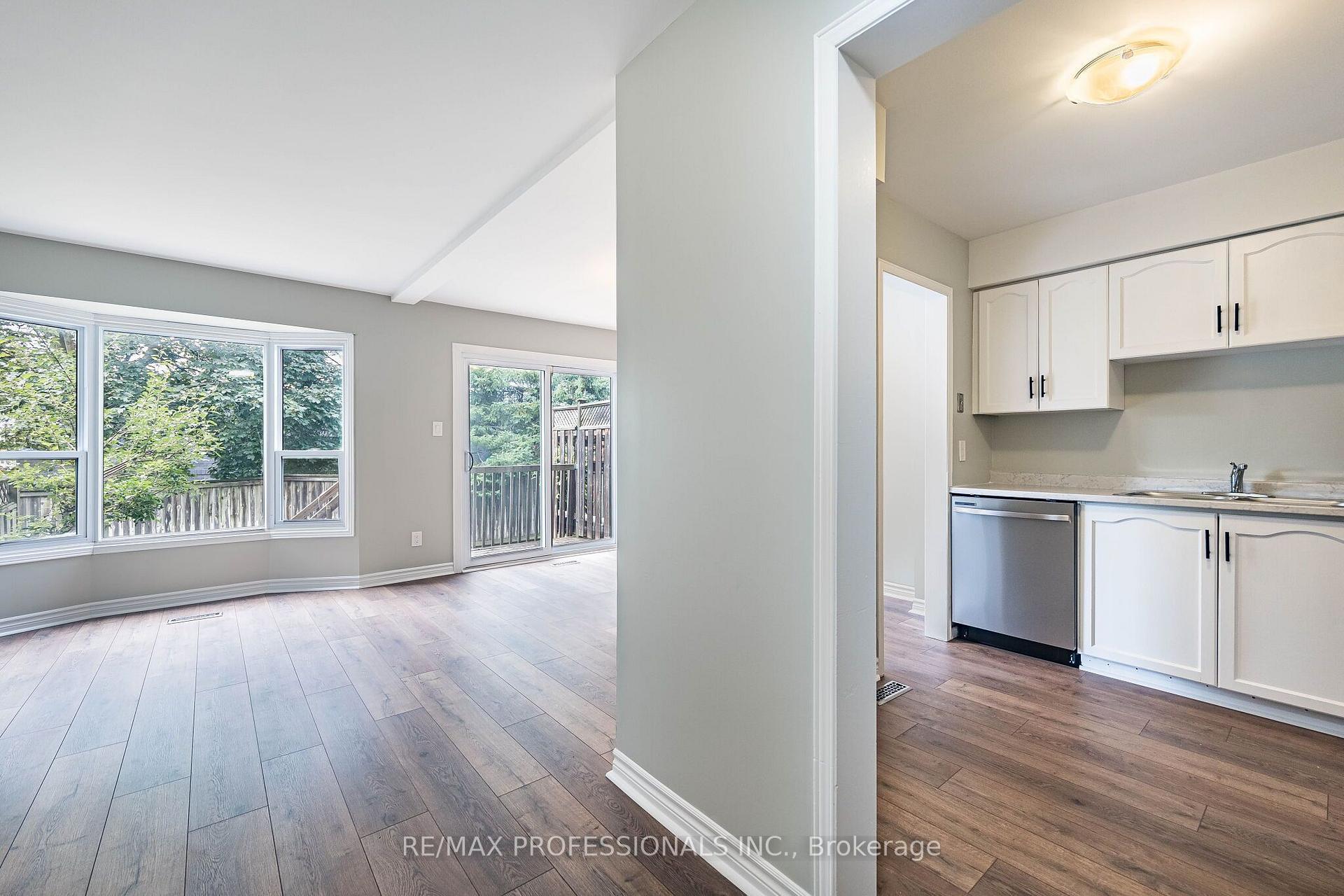 Photo 9 of Unit 23, 2004 Glenada Crescent, Oakville, Wedgewood Creek — HOMEH