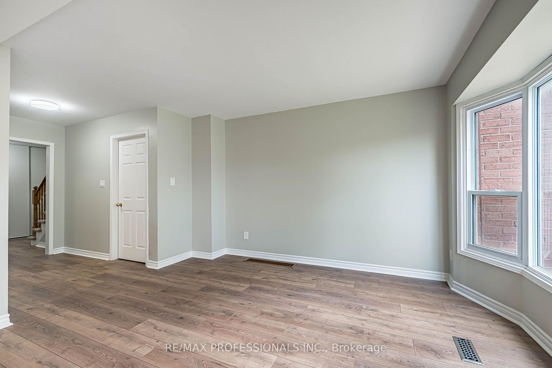 Photo 11 of Unit 23, 2004 Glenada Crescent, Oakville, Wedgewood Creek — HOMEH