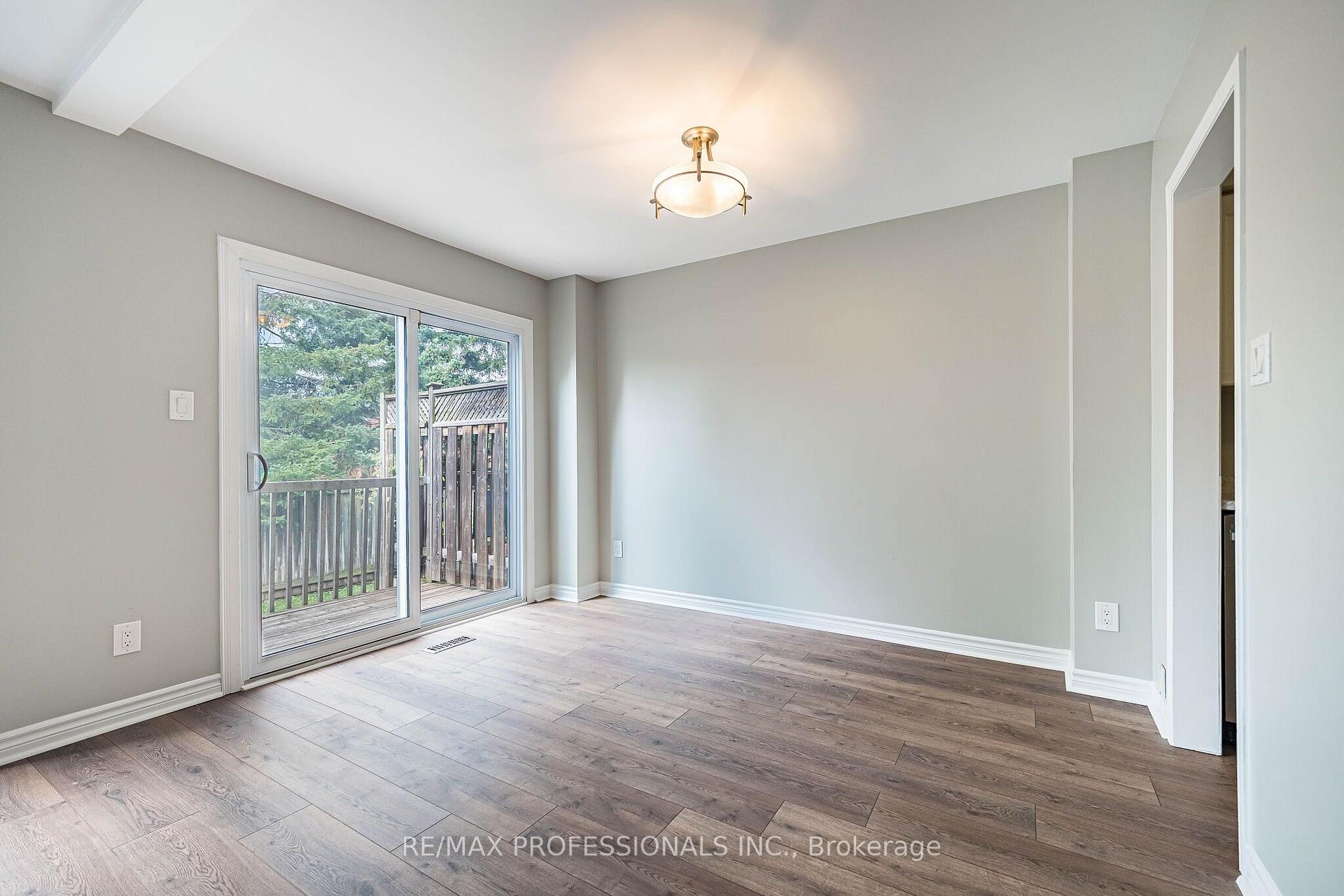 Photo 13 of Unit 23, 2004 Glenada Crescent, Oakville, Wedgewood Creek — HOMEH