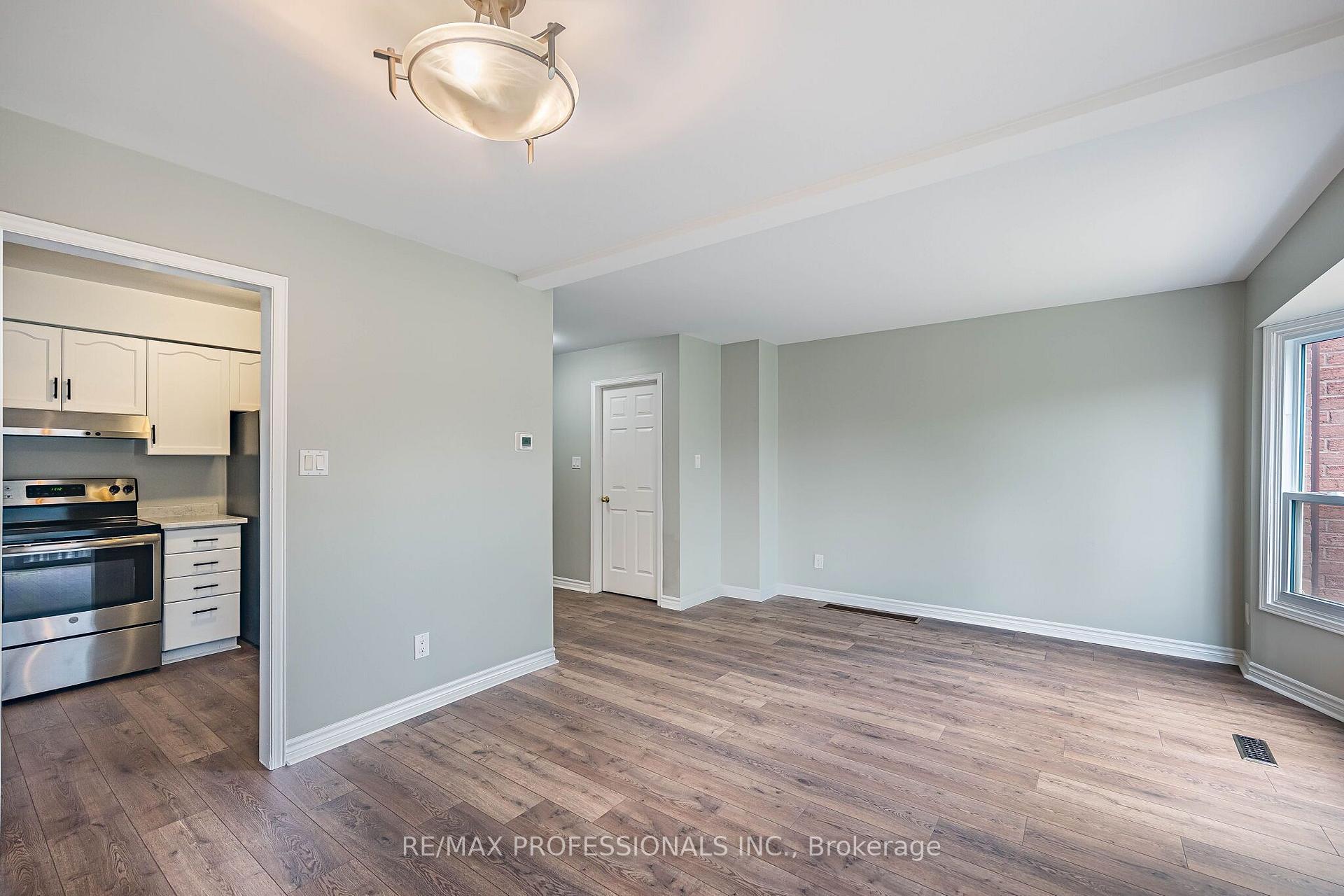 Photo 14 of Unit 23, 2004 Glenada Crescent, Oakville, Wedgewood Creek — HOMEH