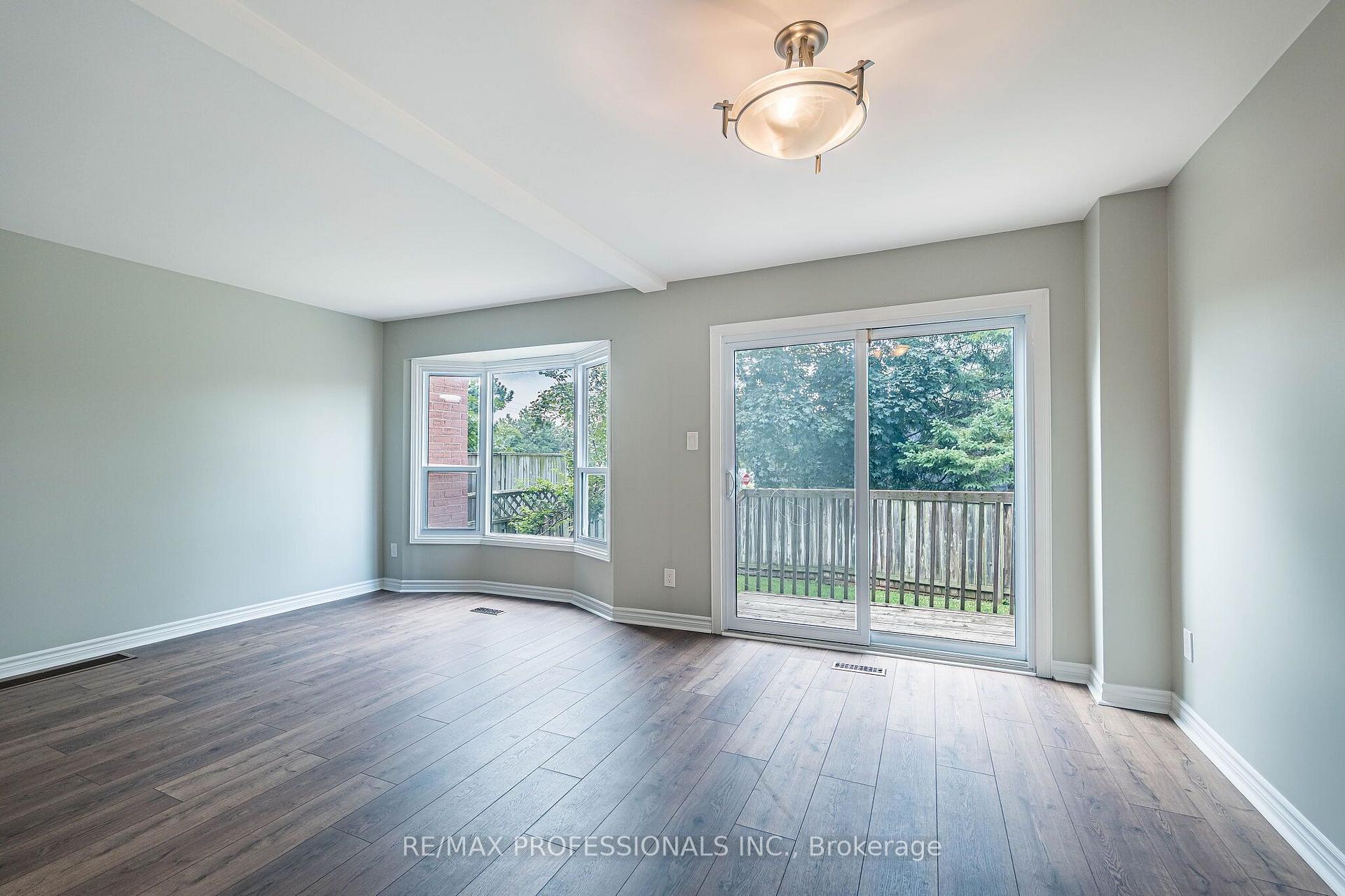 Photo 15 of Unit 23, 2004 Glenada Crescent, Oakville, Wedgewood Creek — HOMEH