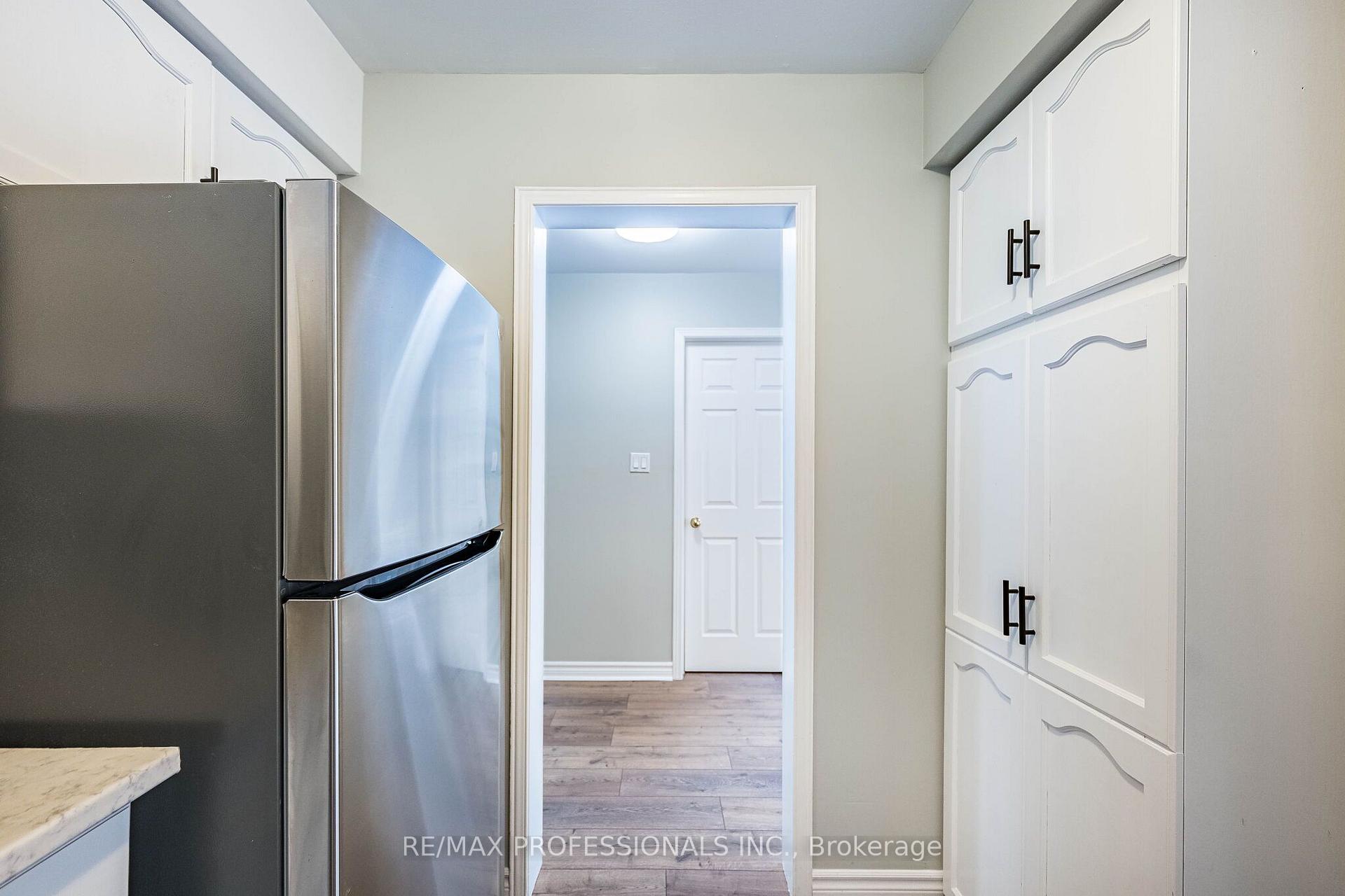 Photo 19 of Unit 23, 2004 Glenada Crescent, Oakville, Wedgewood Creek — HOMEH