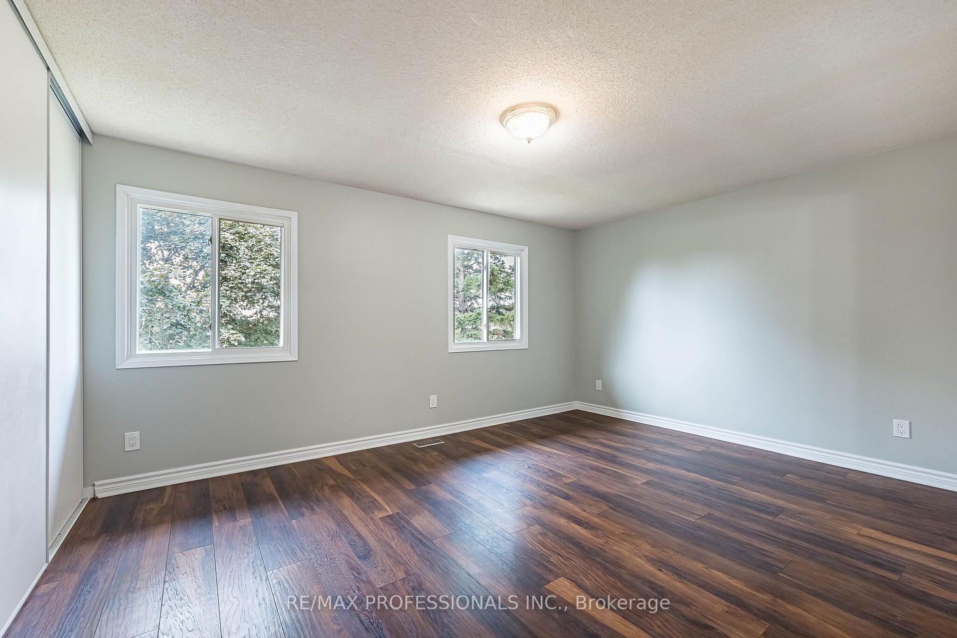 Photo 25 of Unit 23, 2004 Glenada Crescent, Oakville, Wedgewood Creek — HOMEH