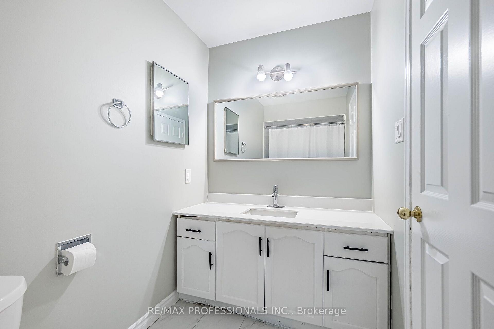 Photo 30 of Unit 23, 2004 Glenada Crescent, Oakville, Wedgewood Creek — HOMEH