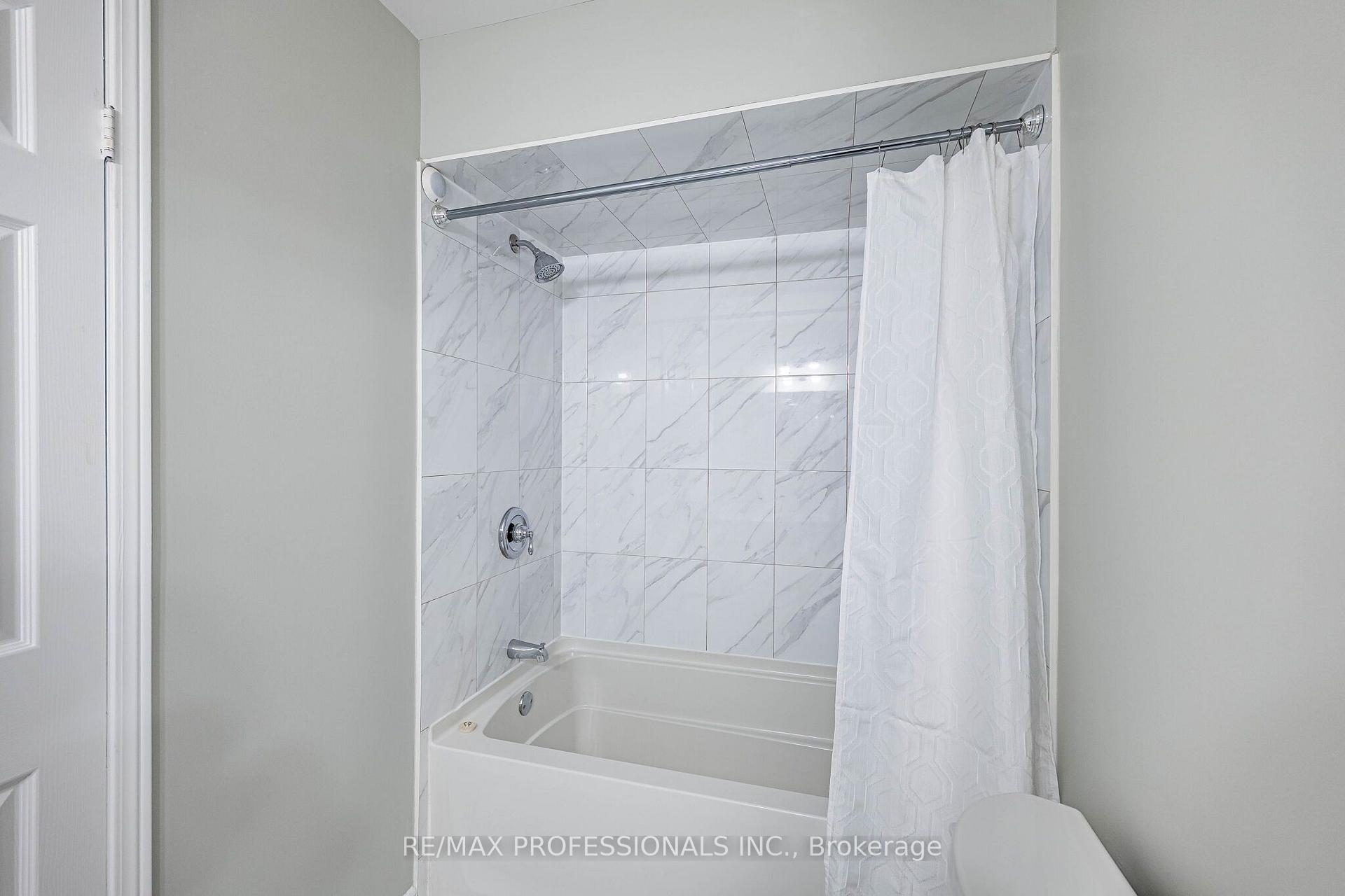 Photo 31 of Unit 23, 2004 Glenada Crescent, Oakville, Wedgewood Creek — HOMEH