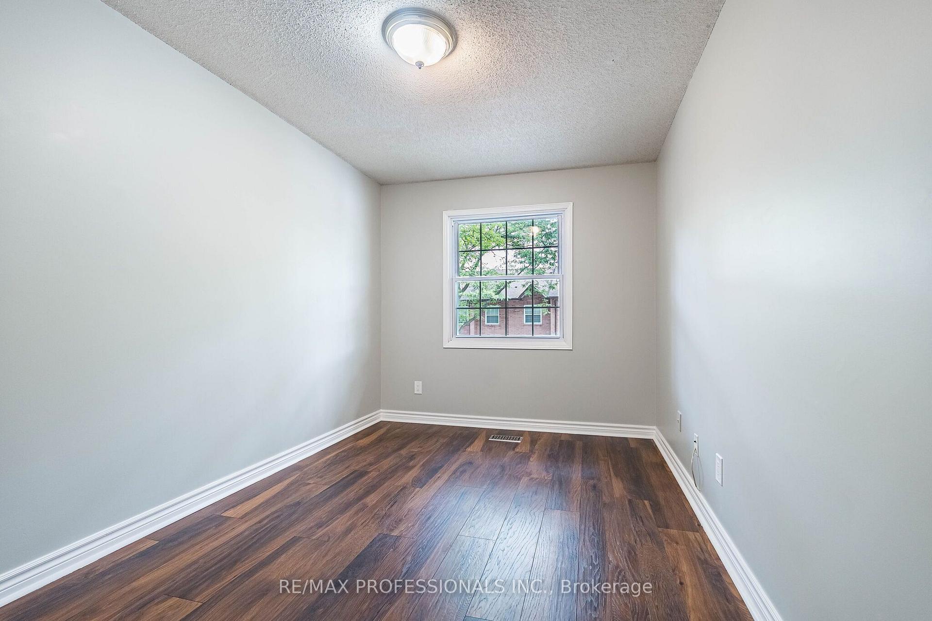 Photo 32 of Unit 23, 2004 Glenada Crescent, Oakville, Wedgewood Creek — HOMEH