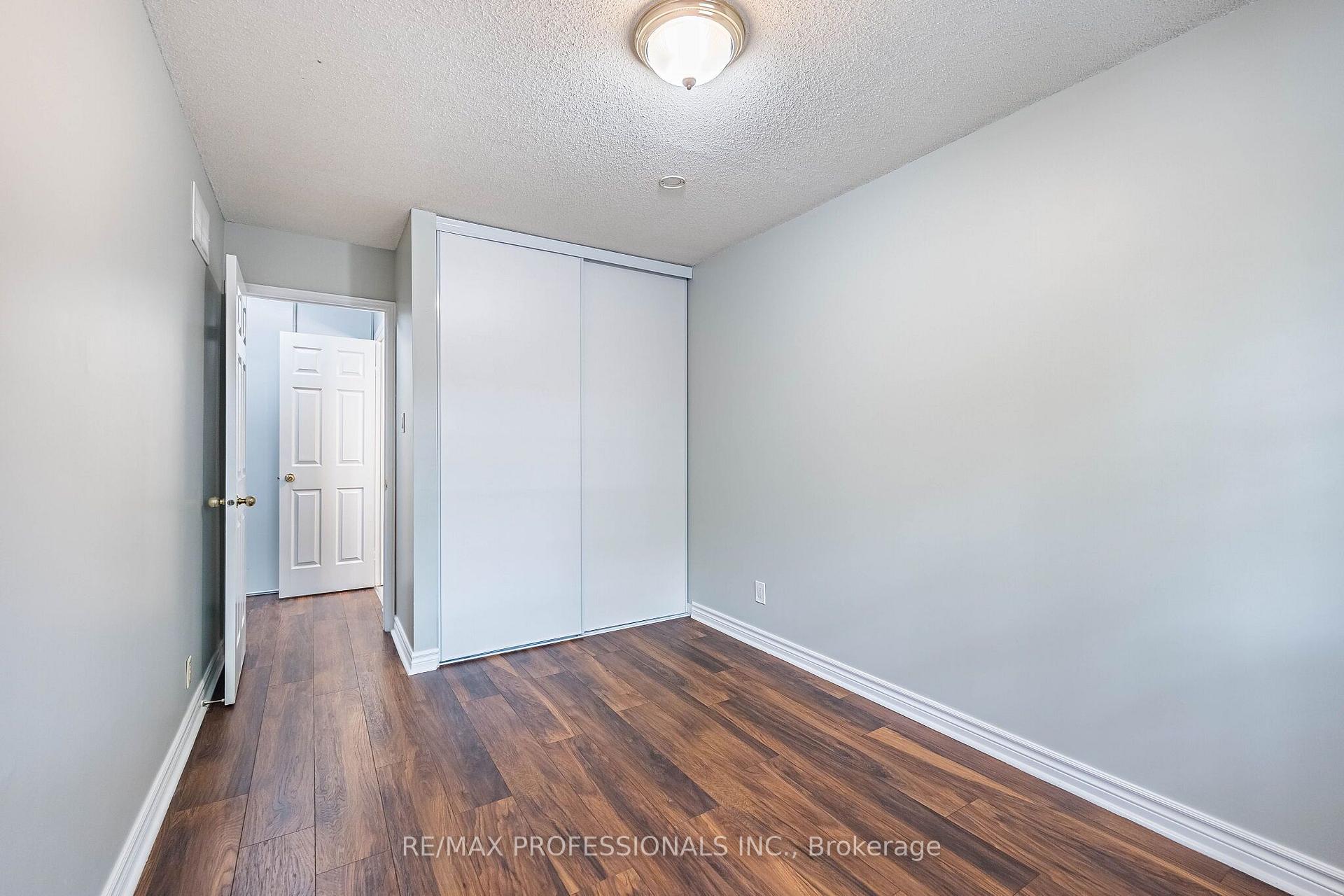 Photo 33 of Unit 23, 2004 Glenada Crescent, Oakville, Wedgewood Creek — HOMEH