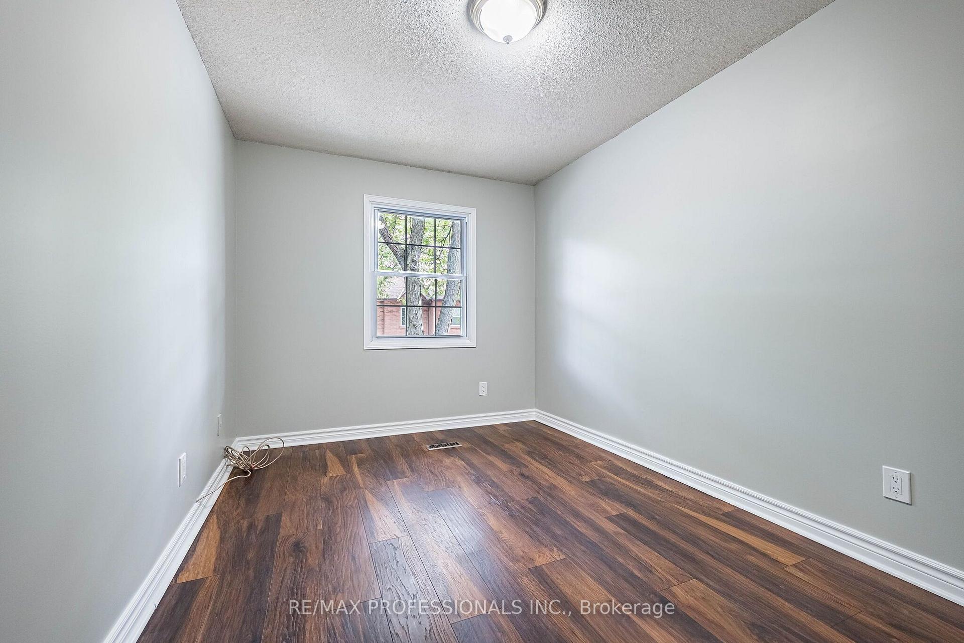 Photo 34 of Unit 23, 2004 Glenada Crescent, Oakville, Wedgewood Creek — HOMEH