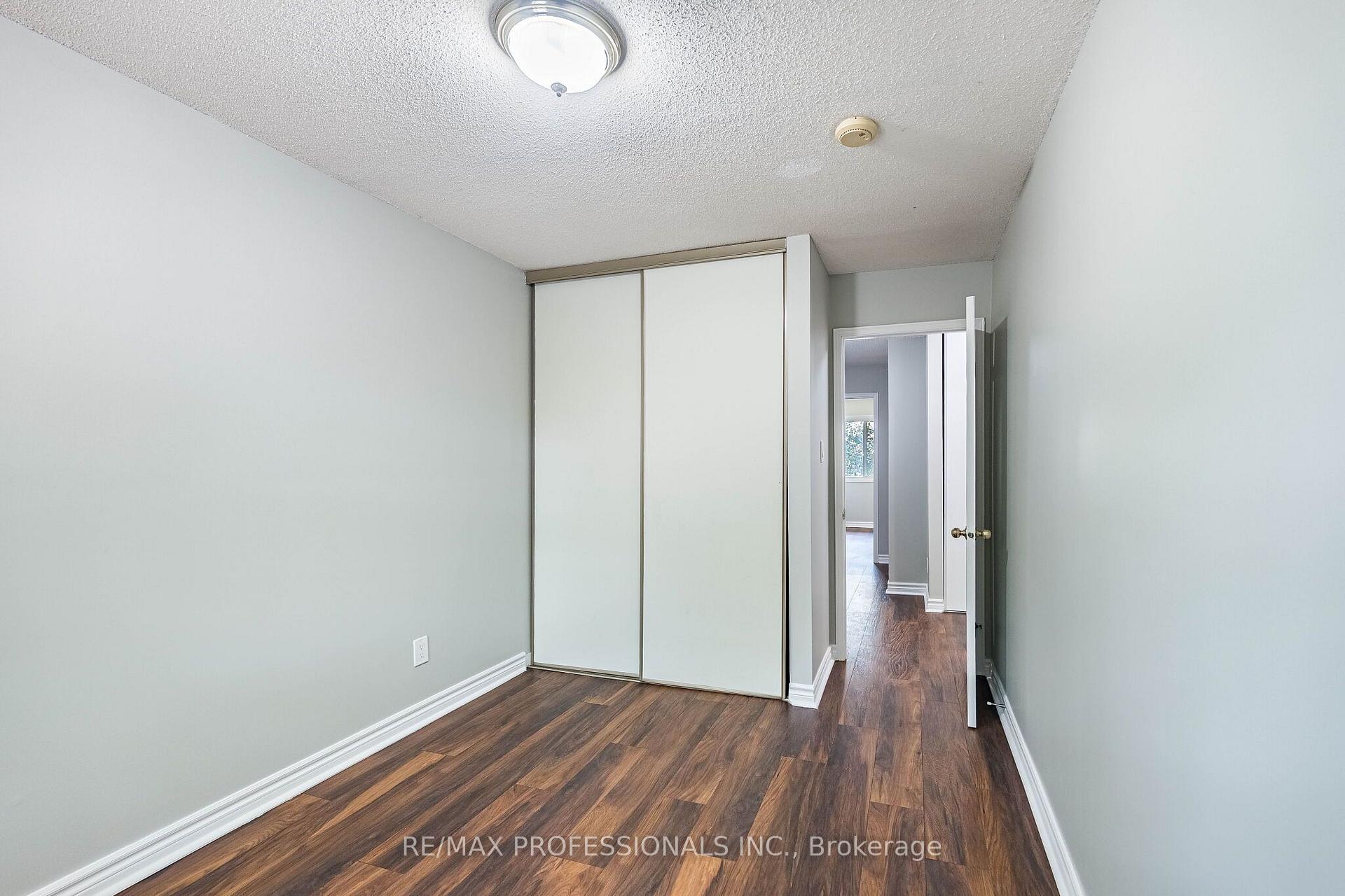 Photo 35 of Unit 23, 2004 Glenada Crescent, Oakville, Wedgewood Creek — HOMEH