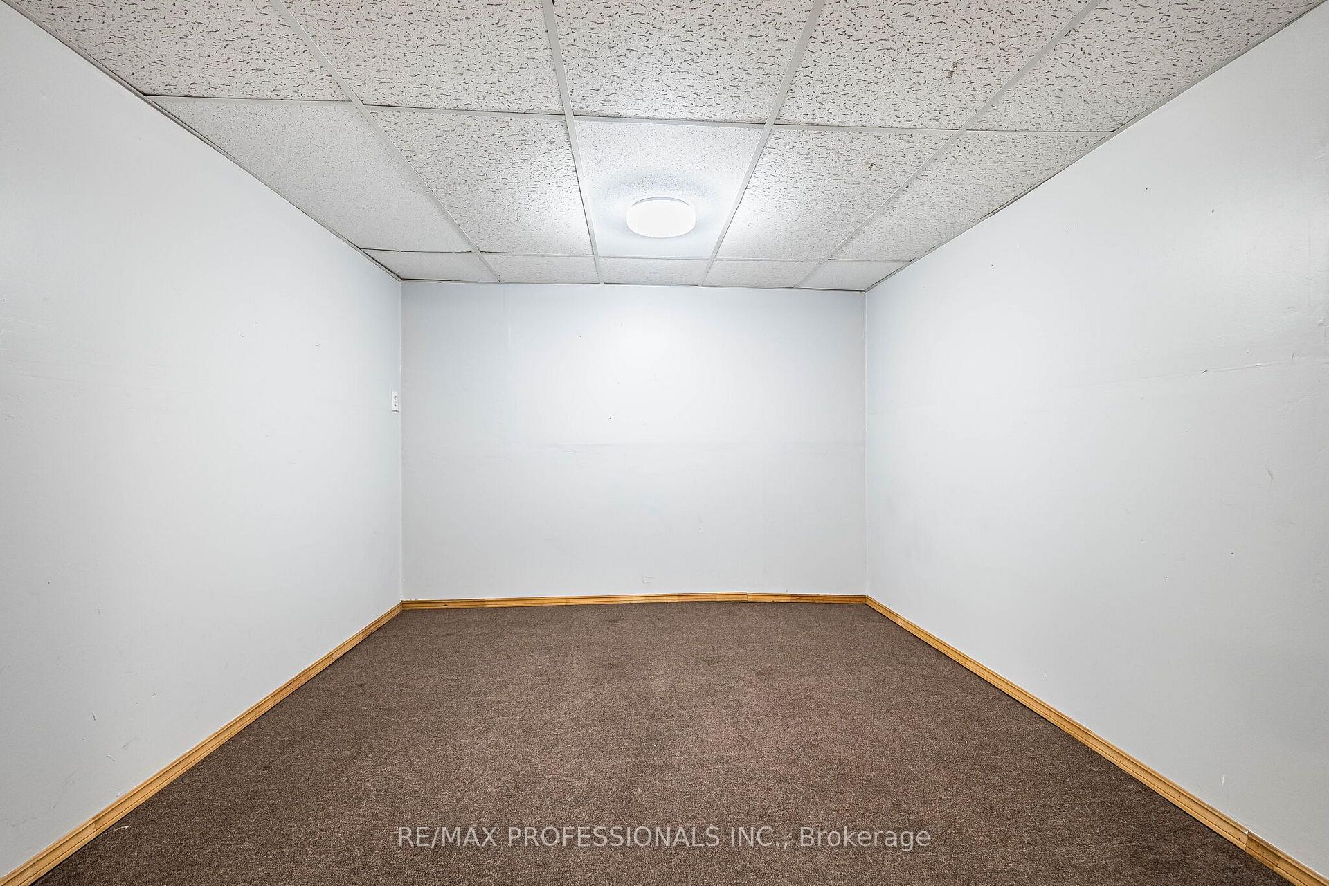 Photo 39 of Unit 23, 2004 Glenada Crescent, Oakville, Wedgewood Creek — HOMEH