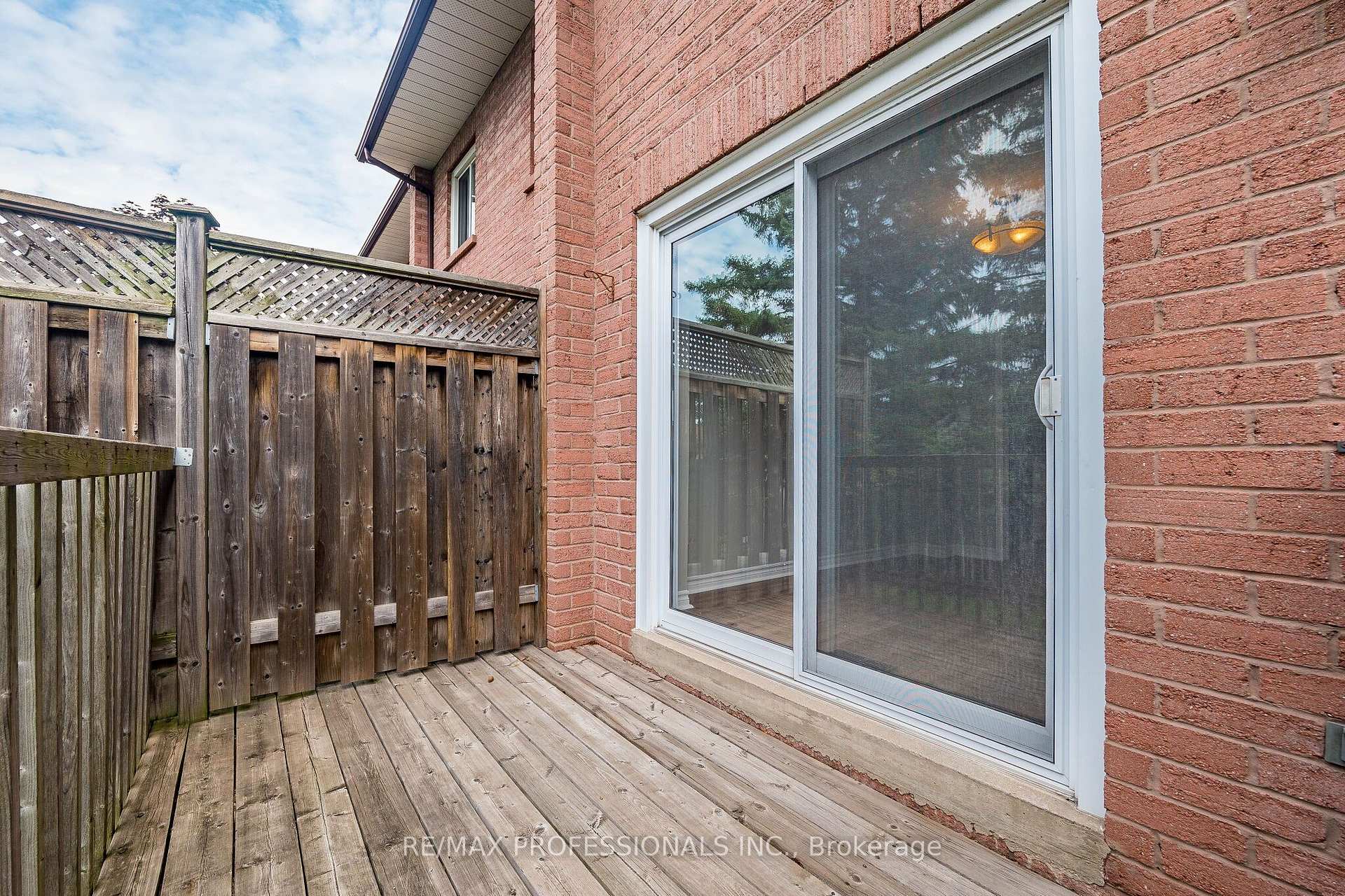 Photo 42 of Unit 23, 2004 Glenada Crescent, Oakville, Wedgewood Creek — HOMEH