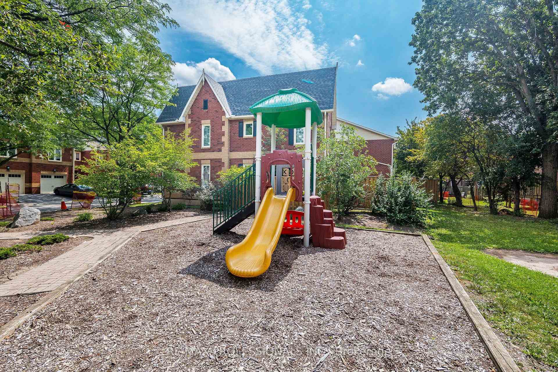 Photo 44 of Unit 23, 2004 Glenada Crescent, Oakville, Wedgewood Creek — HOMEH