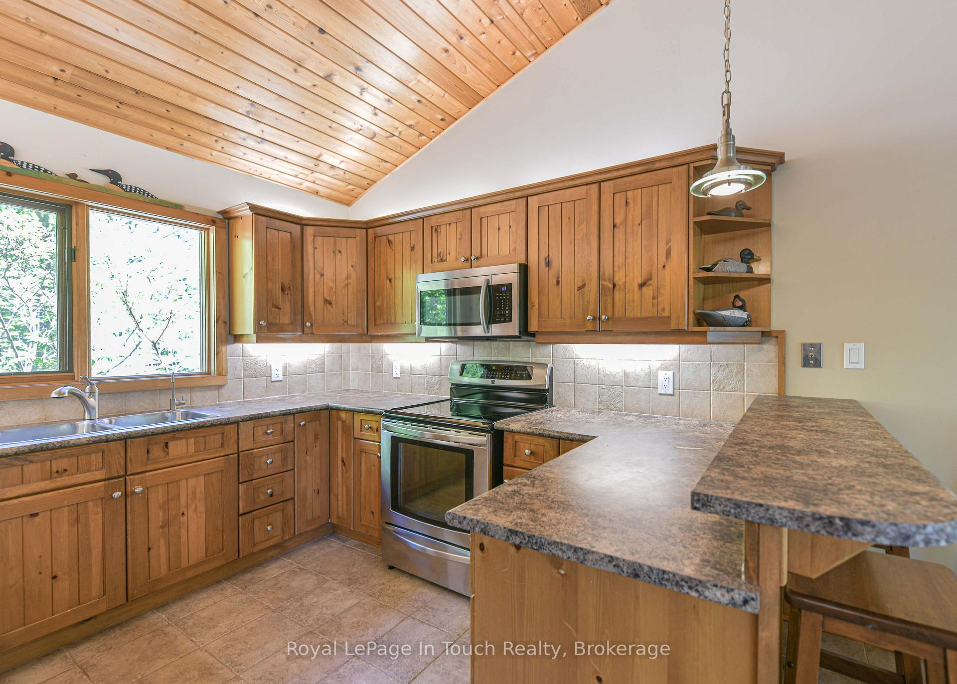 Photo 13 of 96 Millard Drive, Georgian Bay, Baxter — HOMEH