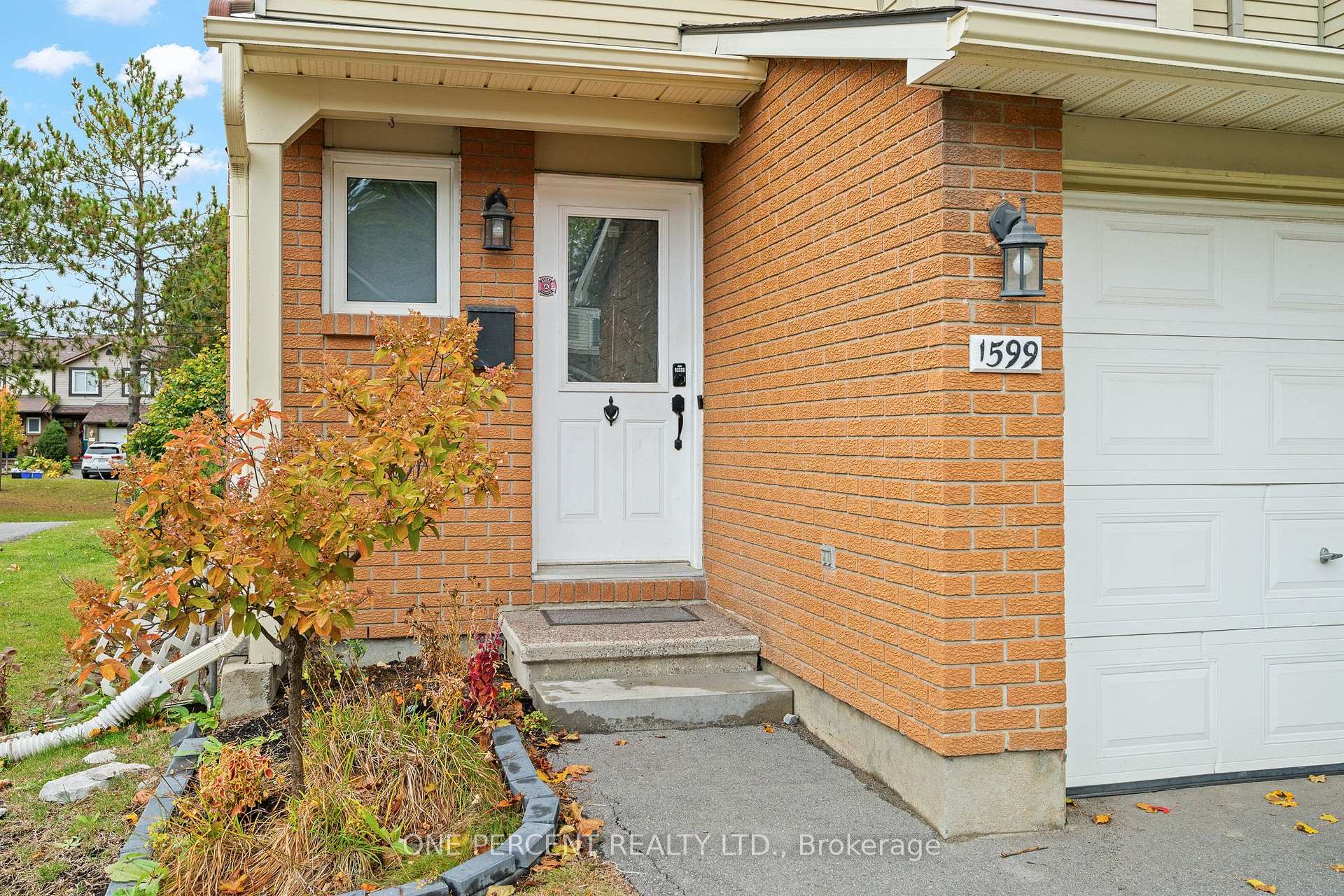 Photo 3 of 1599 Cheevers Crescent, Ottawa, Fallingbrook/Pineridge — HOMEH