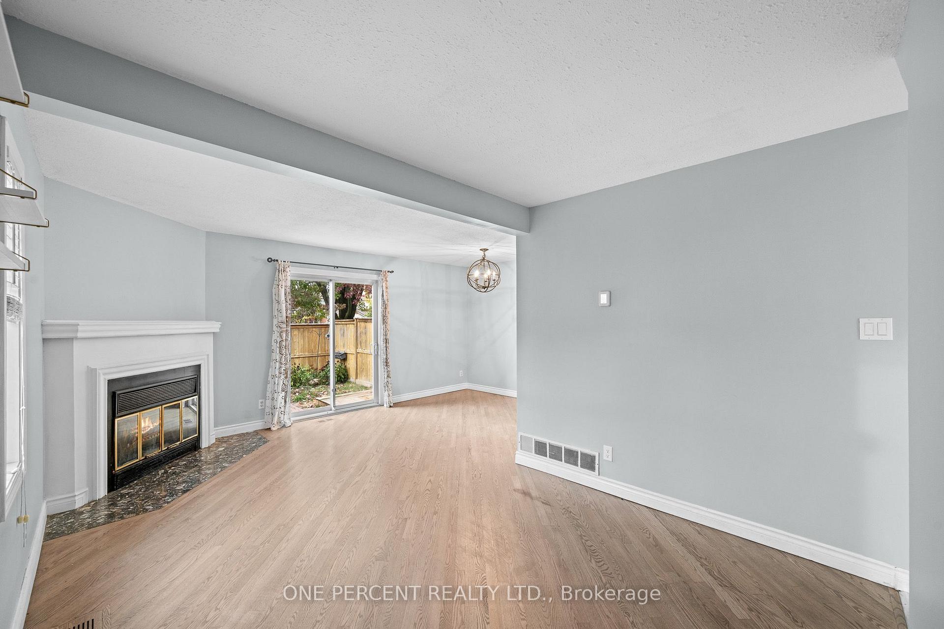 Photo 13 of 1599 Cheevers Crescent, Ottawa, Fallingbrook/Pineridge — HOMEH