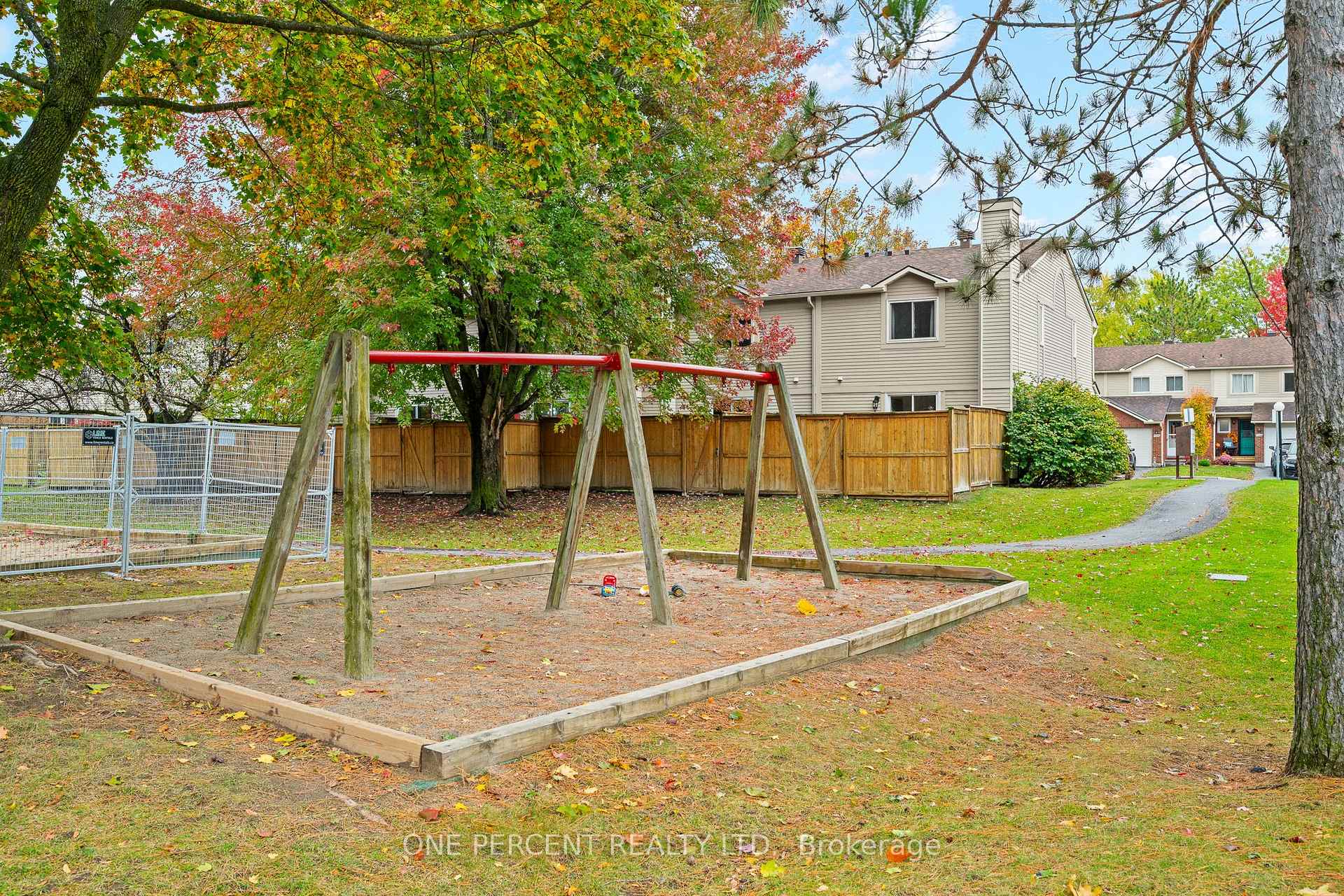 Photo 39 of 1599 Cheevers Crescent, Ottawa, Fallingbrook/Pineridge — HOMEH