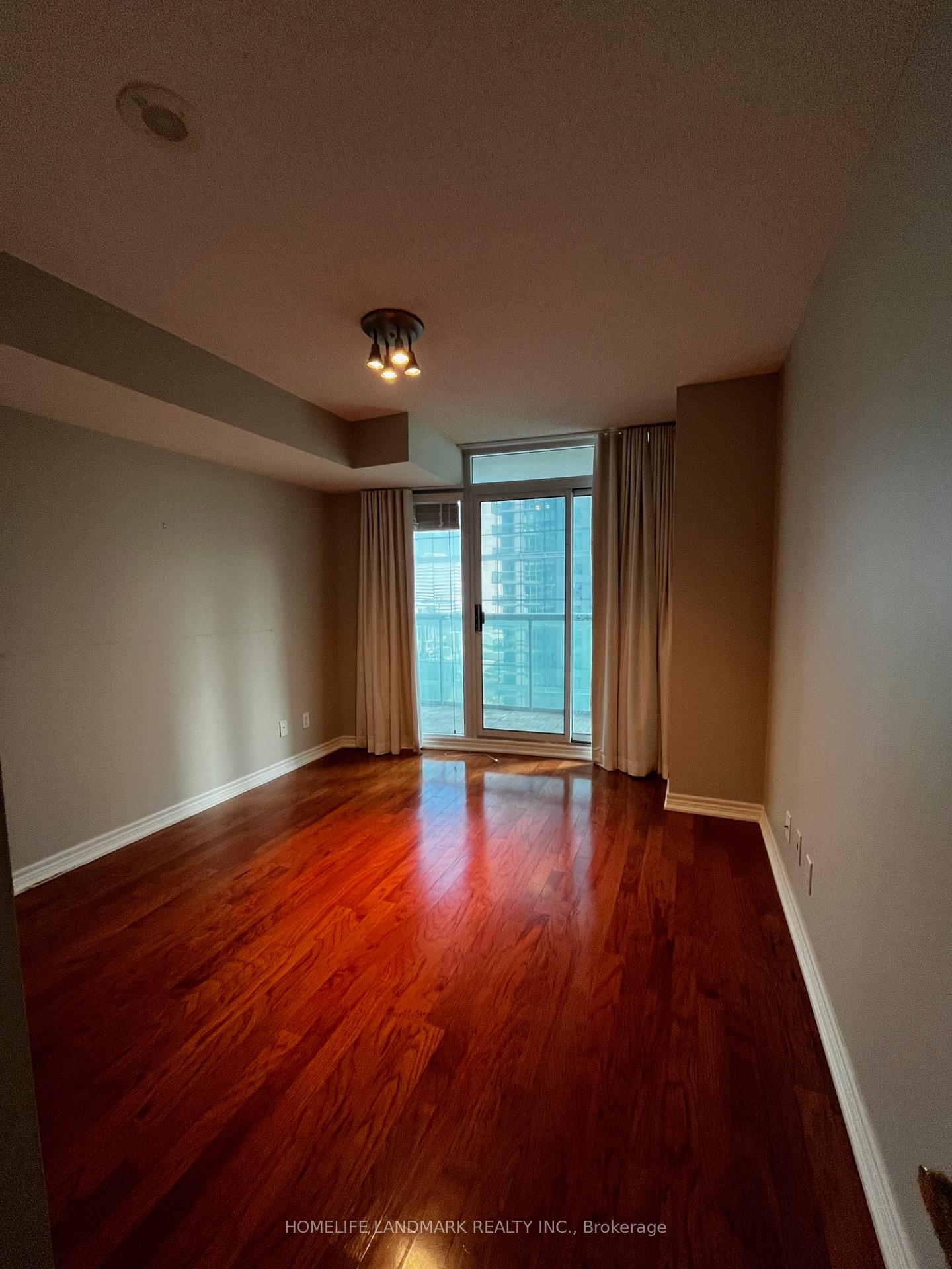 Photo 3 of Unit 1708, 30 Grand Trunk Crescent, Toronto, Waterfront Communities — HOMEH