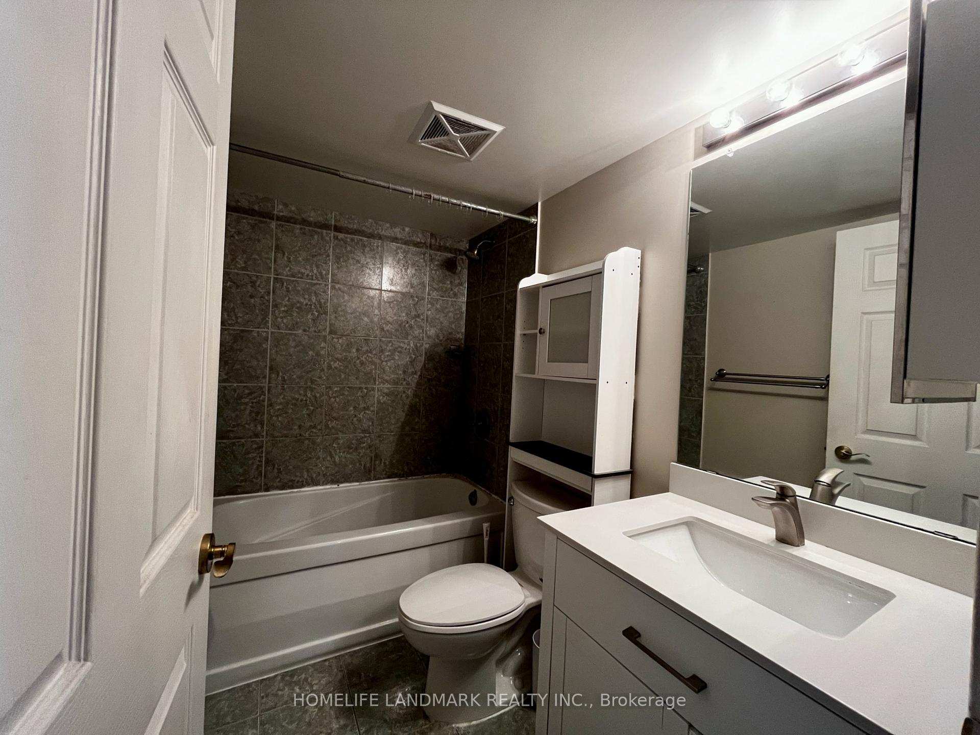Photo 8 of Unit 1708, 30 Grand Trunk Crescent, Toronto, Waterfront Communities — HOMEH
