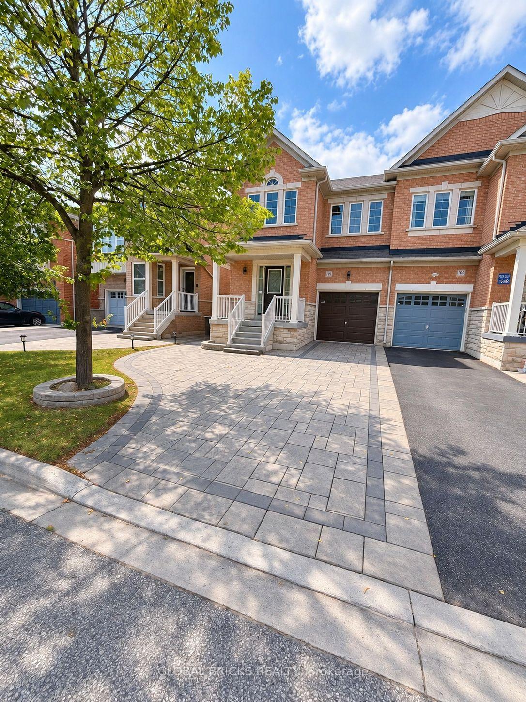 Photo 2 of 107 Win Timbers Crescent, Whitchurch-Stouffville, Stouffville — HOMEH