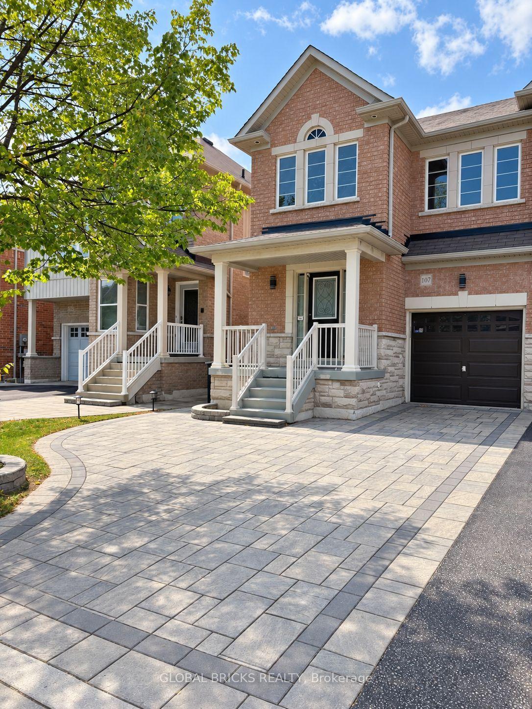Photo 3 of 107 Win Timbers Crescent, Whitchurch-Stouffville, Stouffville — HOMEH