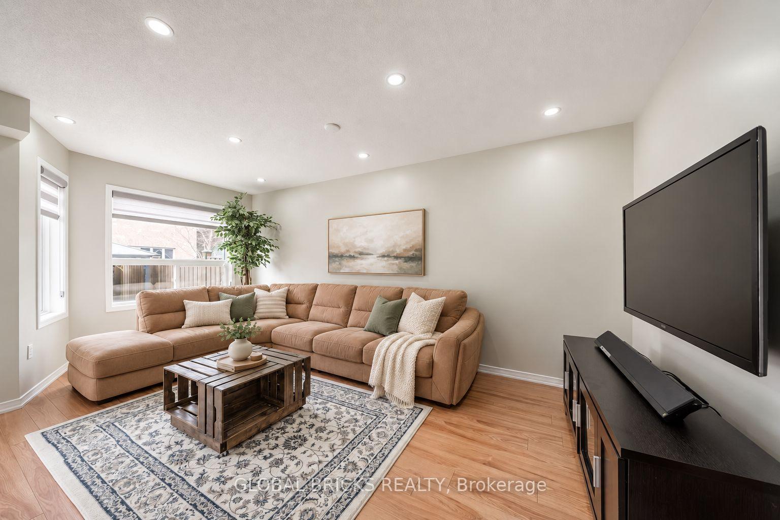 Photo 5 of 107 Win Timbers Crescent, Whitchurch-Stouffville, Stouffville — HOMEH