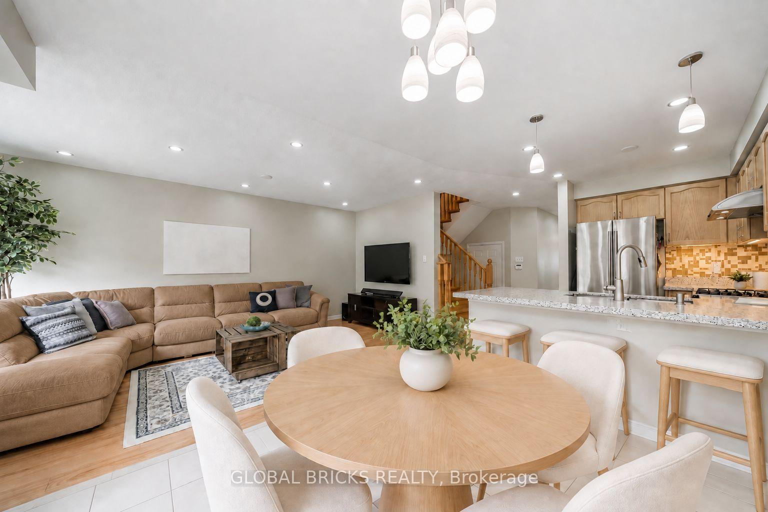 Photo 7 of 107 Win Timbers Crescent, Whitchurch-Stouffville, Stouffville — HOMEH