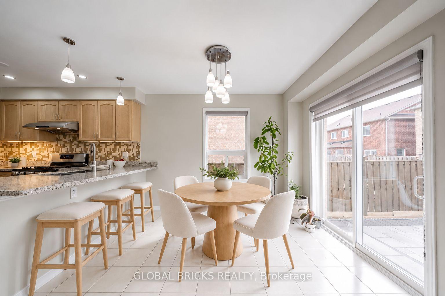 Photo 10 of 107 Win Timbers Crescent, Whitchurch-Stouffville, Stouffville — HOMEH