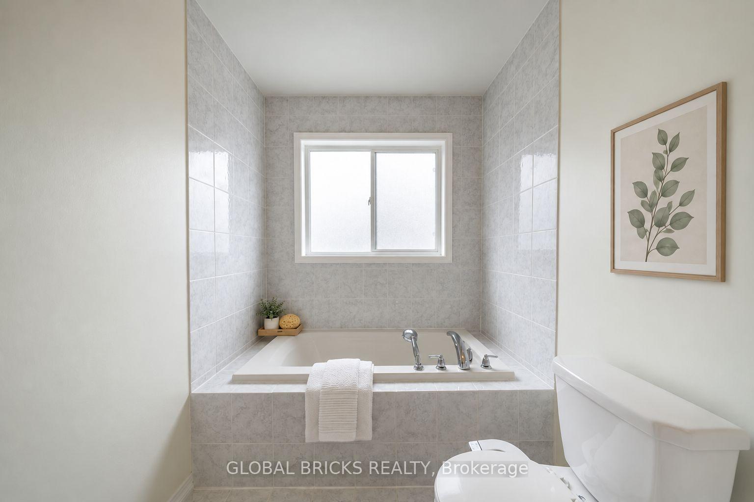 Photo 17 of 107 Win Timbers Crescent, Whitchurch-Stouffville, Stouffville — HOMEH