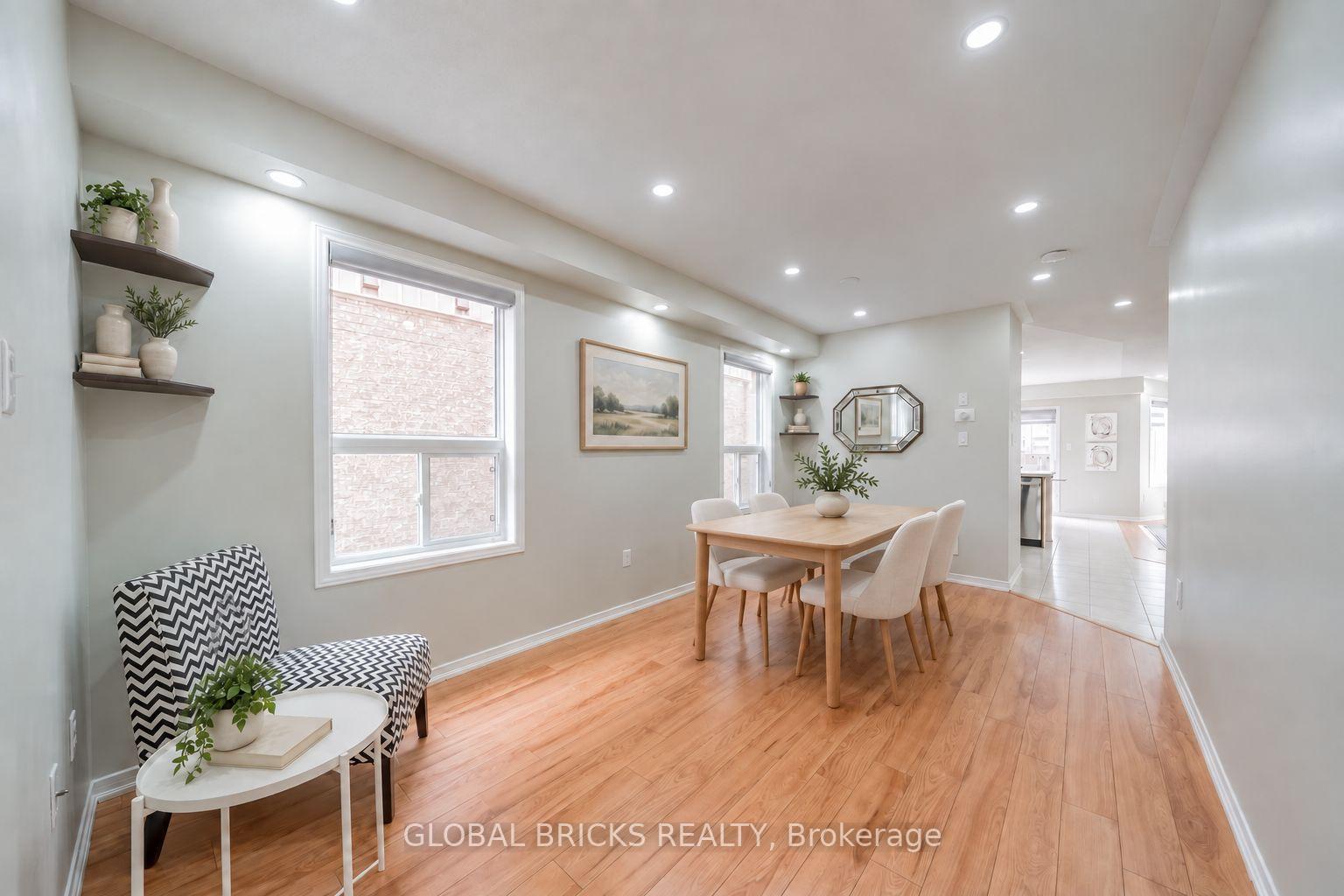 Photo 19 of 107 Win Timbers Crescent, Whitchurch-Stouffville, Stouffville — HOMEH