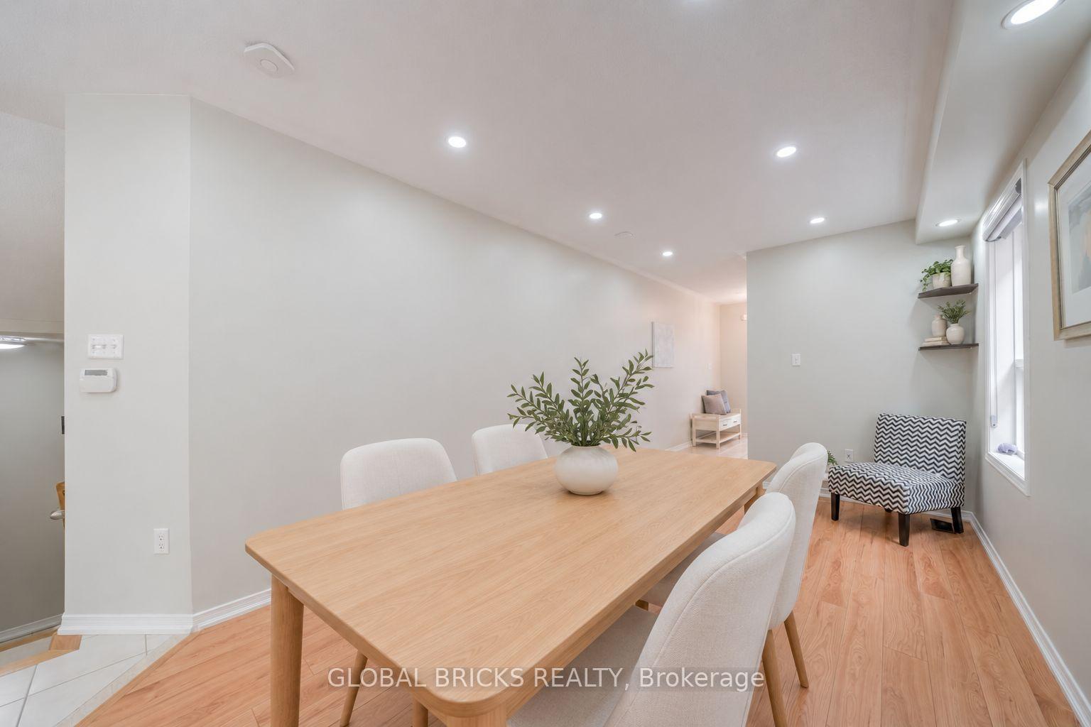 Photo 20 of 107 Win Timbers Crescent, Whitchurch-Stouffville, Stouffville — HOMEH