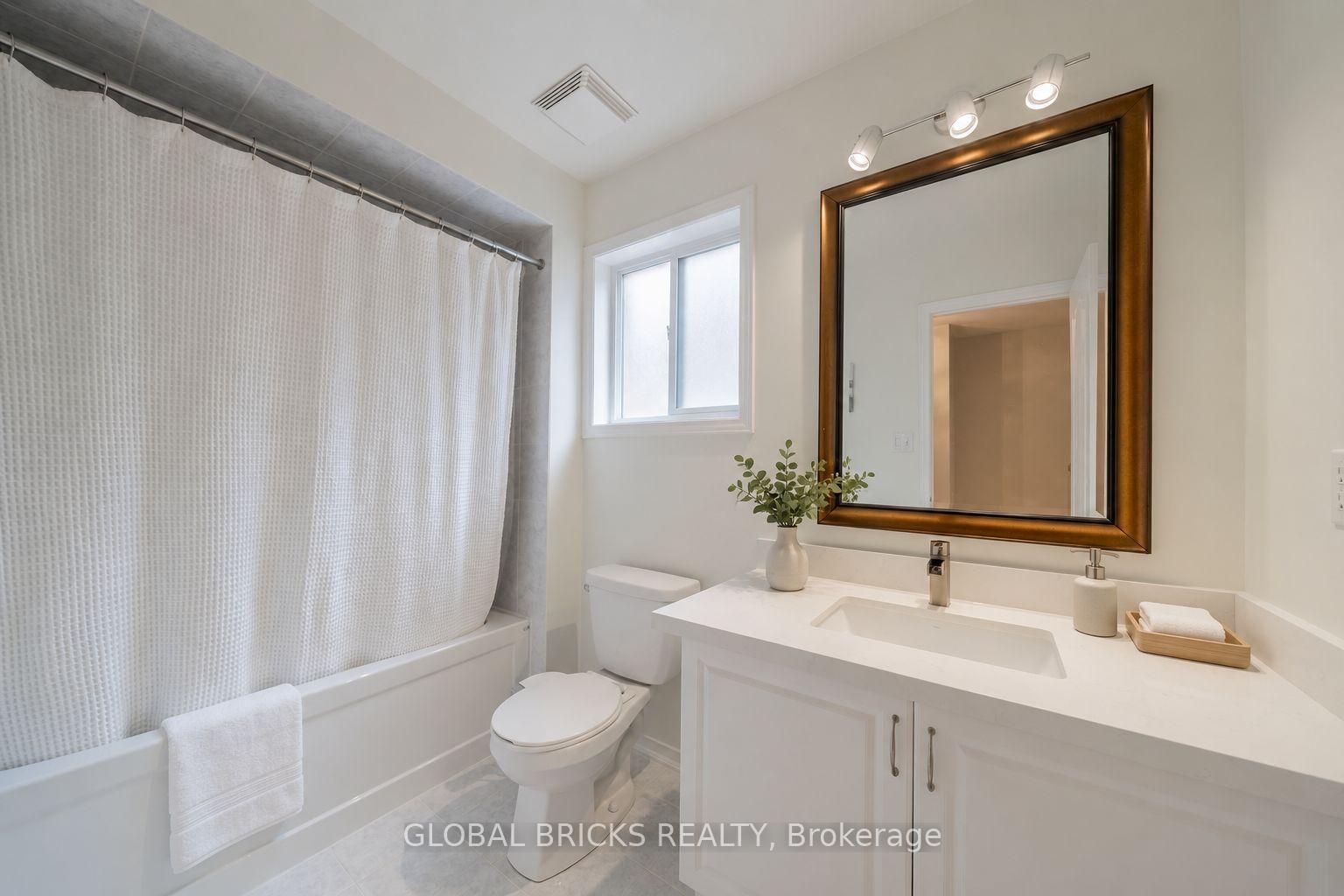 Photo 21 of 107 Win Timbers Crescent, Whitchurch-Stouffville, Stouffville — HOMEH