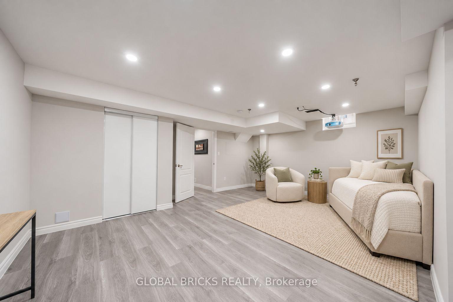 Photo 29 of 107 Win Timbers Crescent, Whitchurch-Stouffville, Stouffville — HOMEH