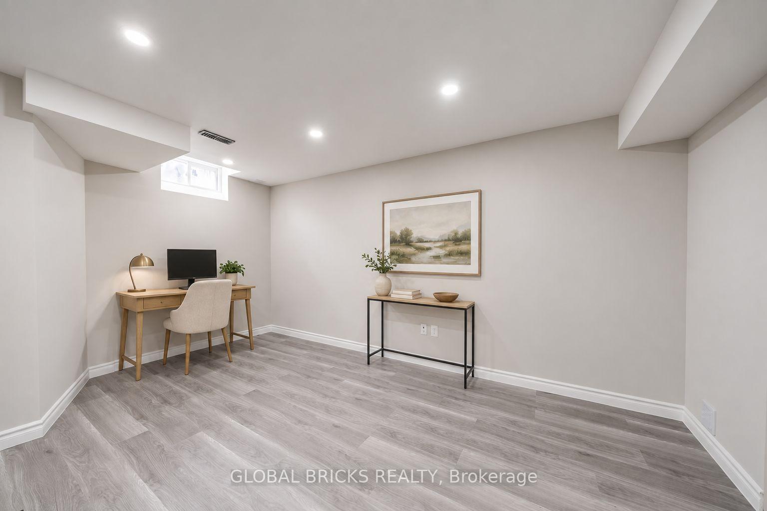 Photo 31 of 107 Win Timbers Crescent, Whitchurch-Stouffville, Stouffville — HOMEH