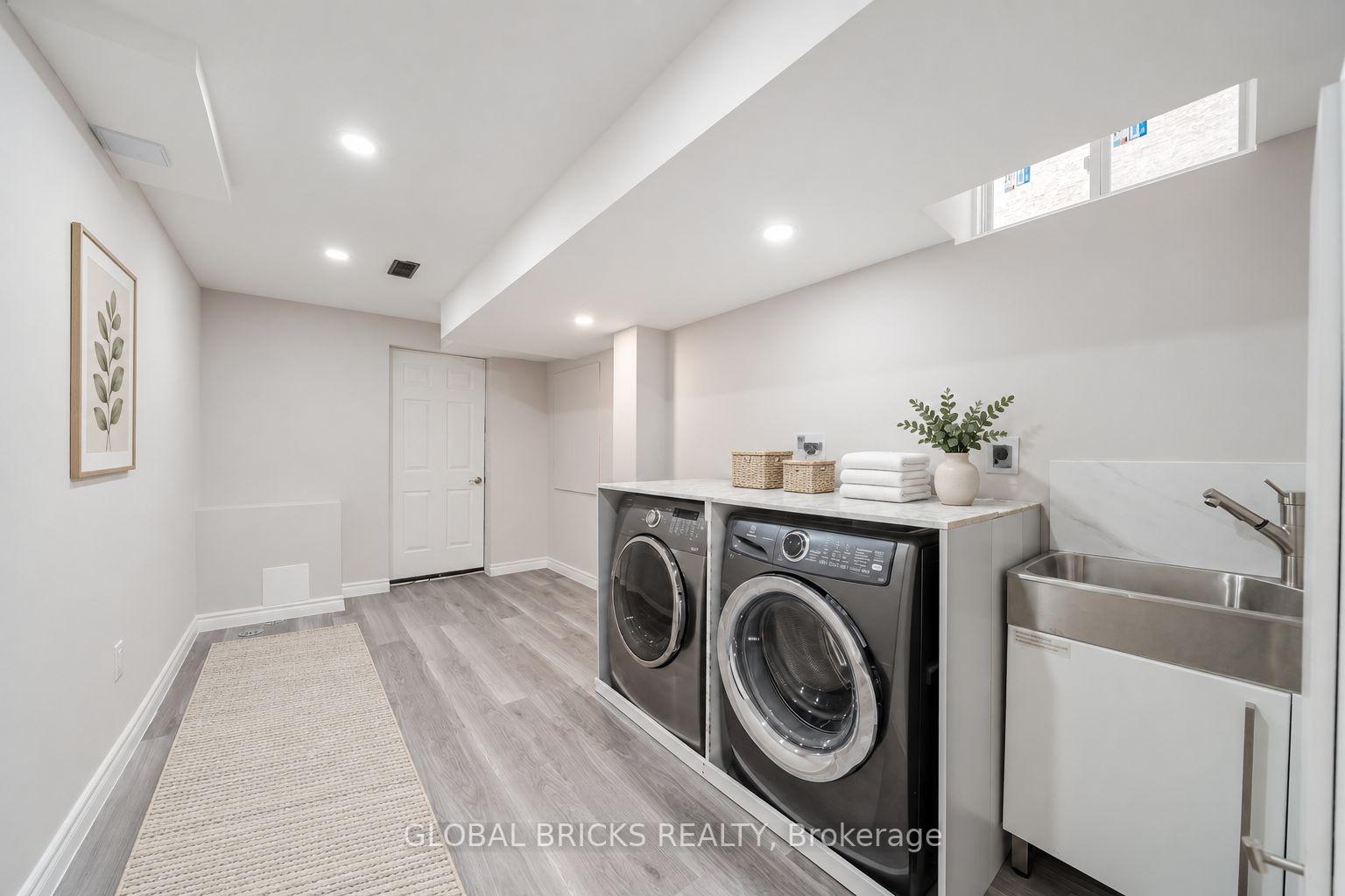 Photo 34 of 107 Win Timbers Crescent, Whitchurch-Stouffville, Stouffville — HOMEH