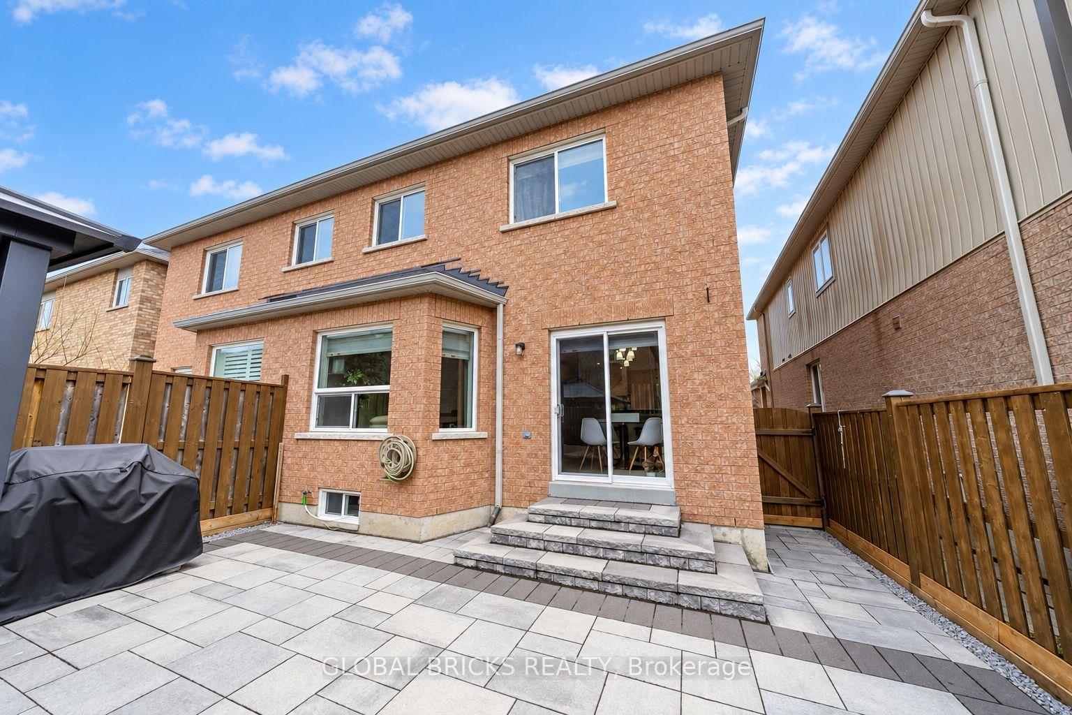Photo 36 of 107 Win Timbers Crescent, Whitchurch-Stouffville, Stouffville — HOMEH