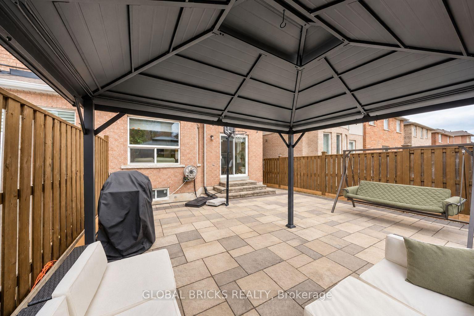 Photo 38 of 107 Win Timbers Crescent, Whitchurch-Stouffville, Stouffville — HOMEH