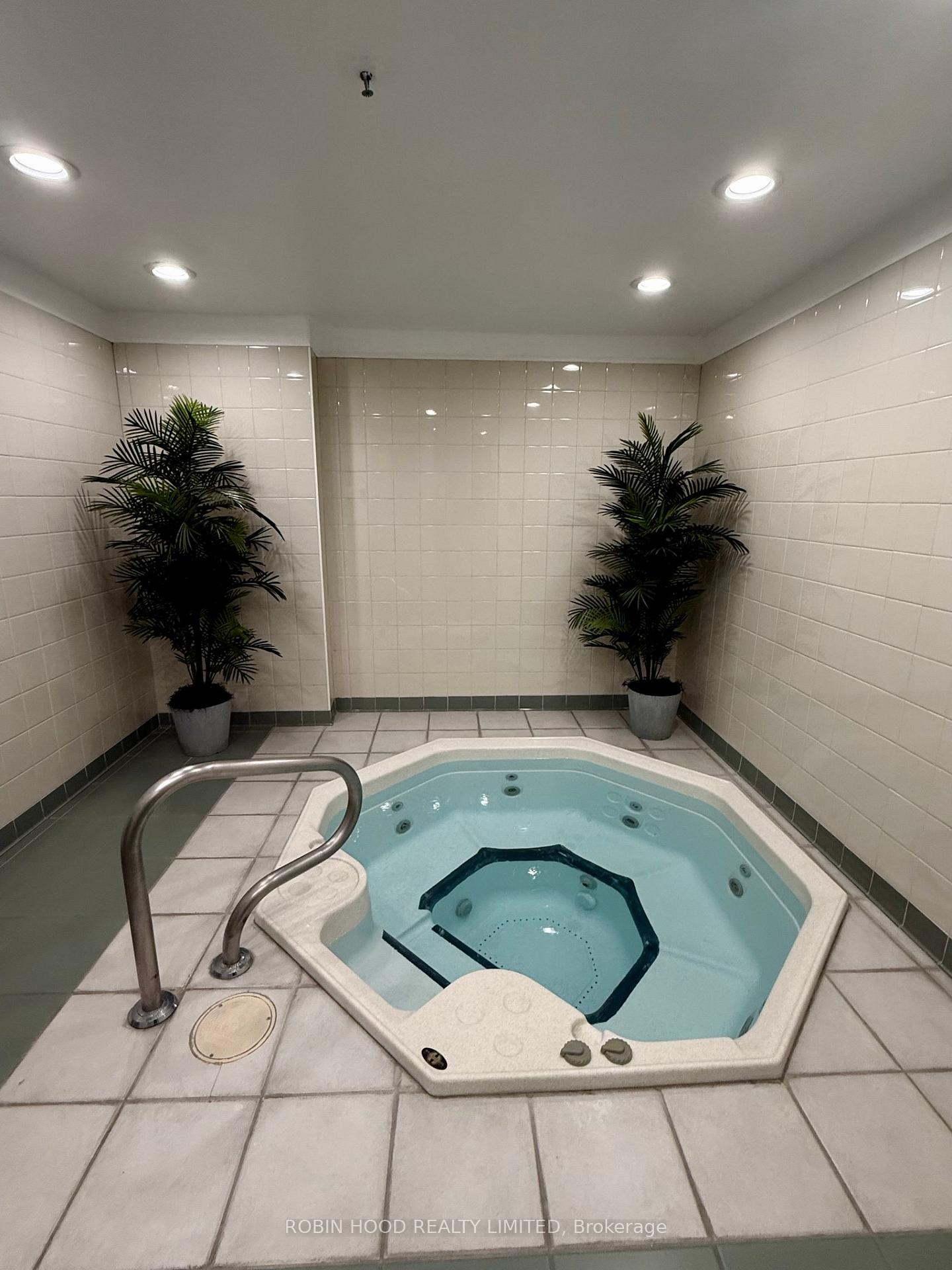 Photo 4 of Unit 701, 43 Eglinton Avenue E, Toronto, Mount Pleasant West — HOMEH