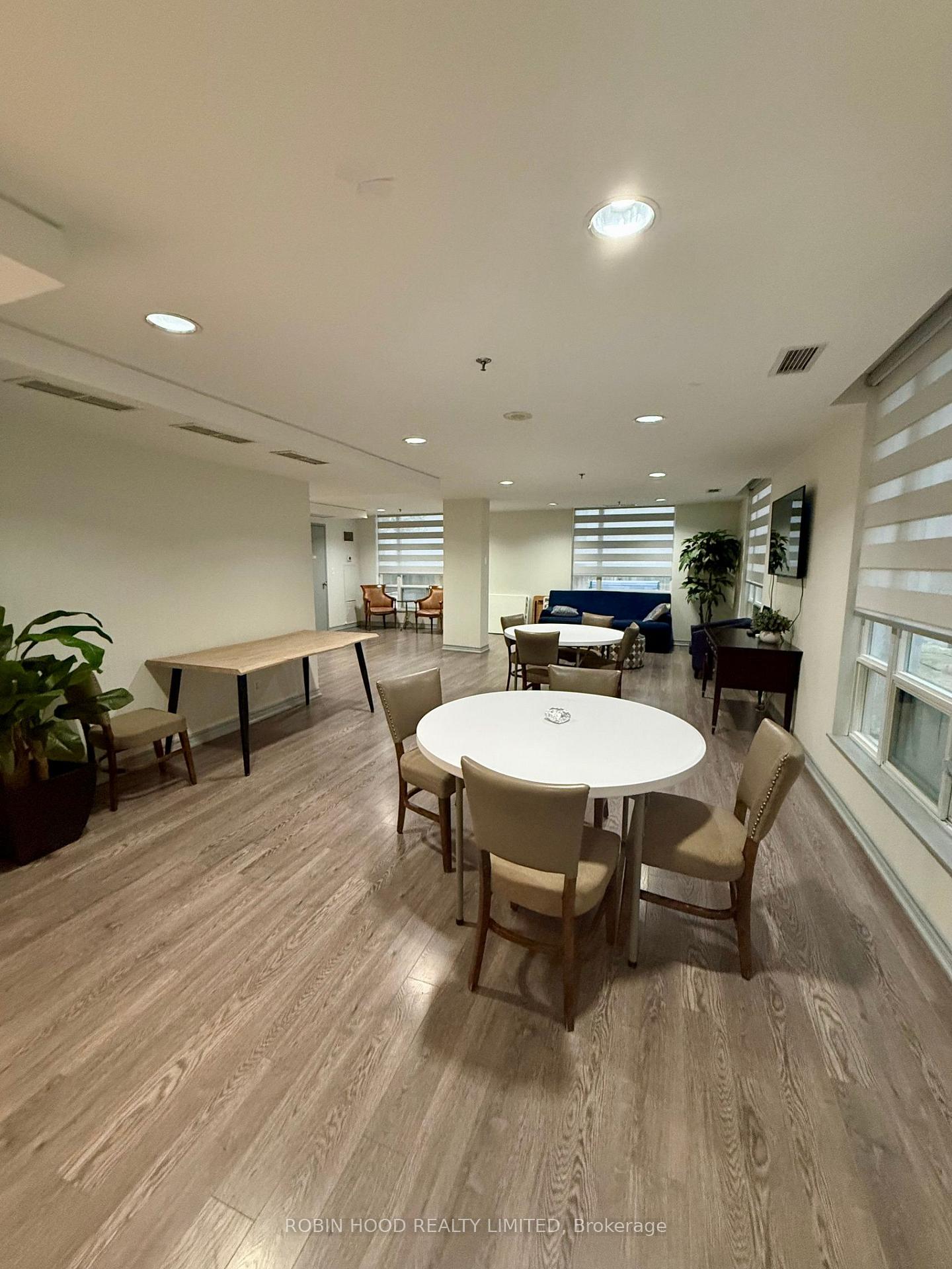 Photo 5 of Unit 701, 43 Eglinton Avenue E, Toronto, Mount Pleasant West — HOMEH