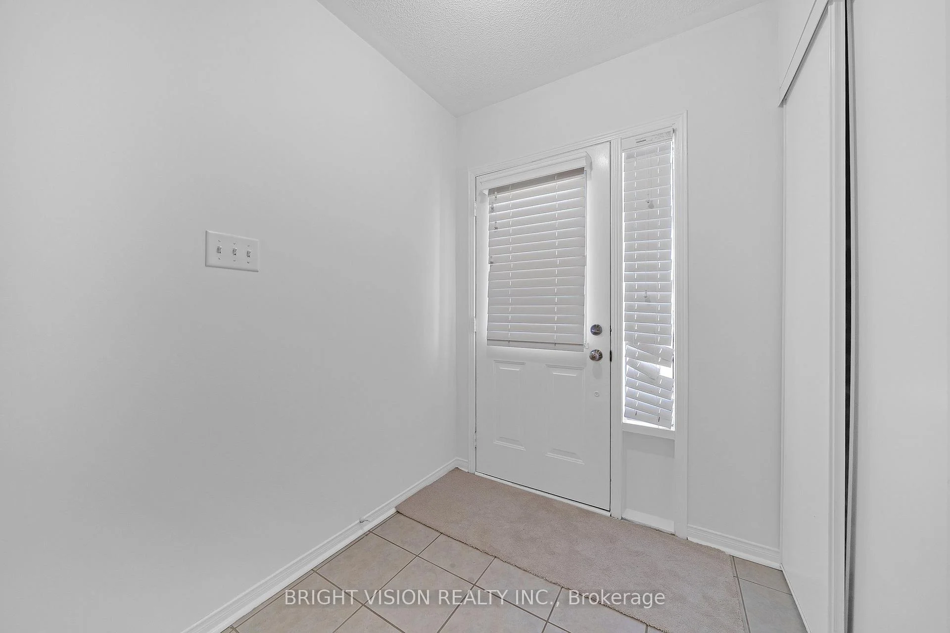 Photo 14 of 1543 Hummingbird Court, Pickering, Highbush — HOMEH