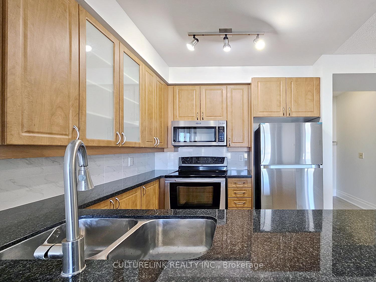 Photo 4 of Unit 401, 1 Upper Duke Crescent, Markham, Unionville — HOMEH
