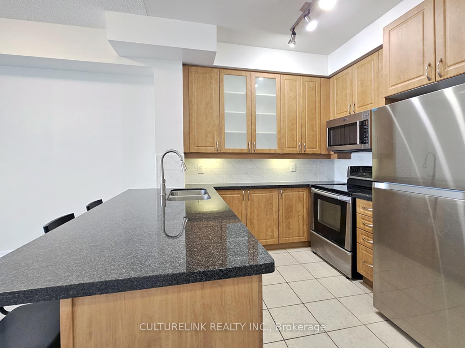 Photo 5 of Unit 401, 1 Upper Duke Crescent, Markham, Unionville — HOMEH