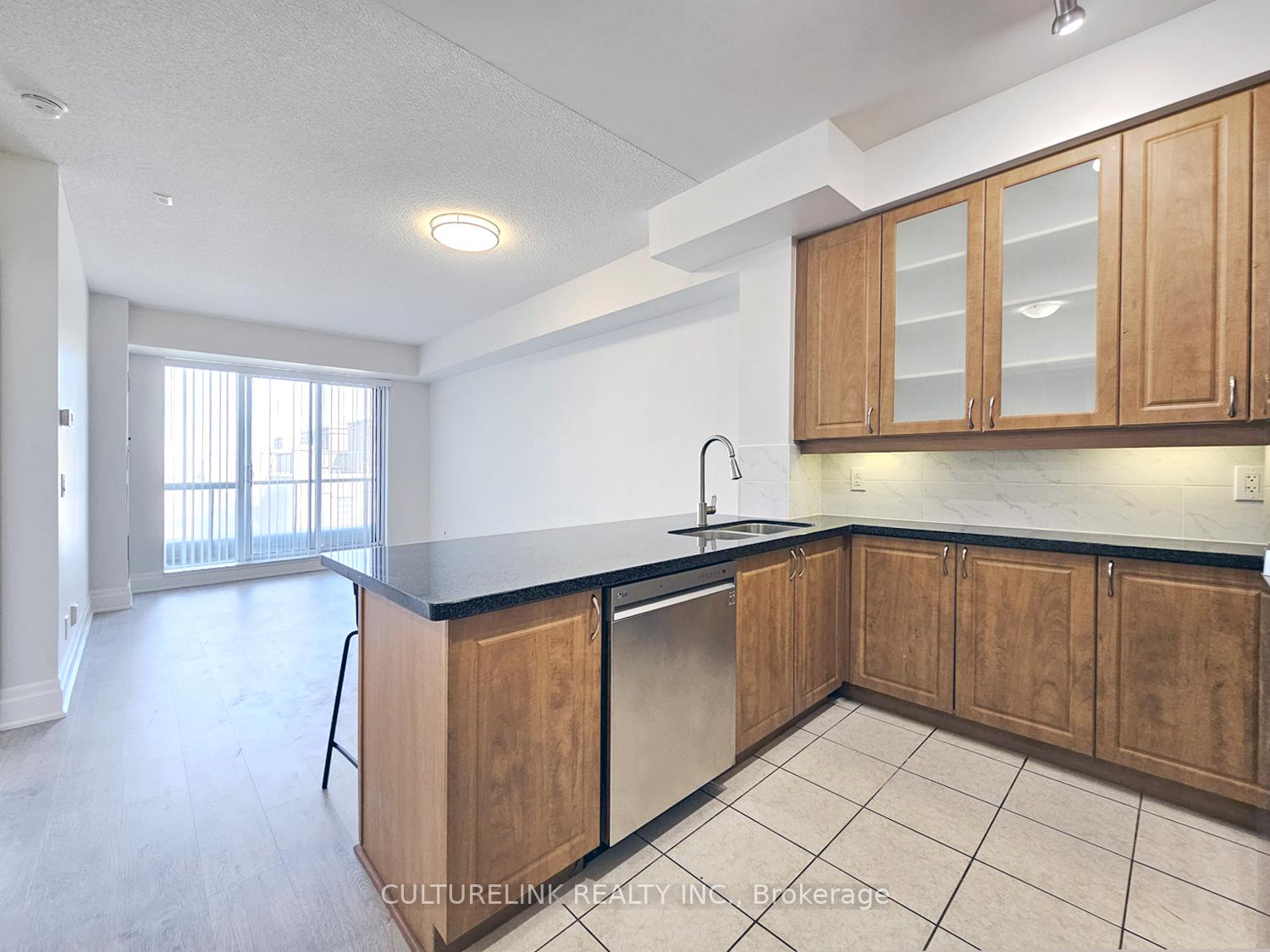Photo 6 of Unit 401, 1 Upper Duke Crescent, Markham, Unionville — HOMEH