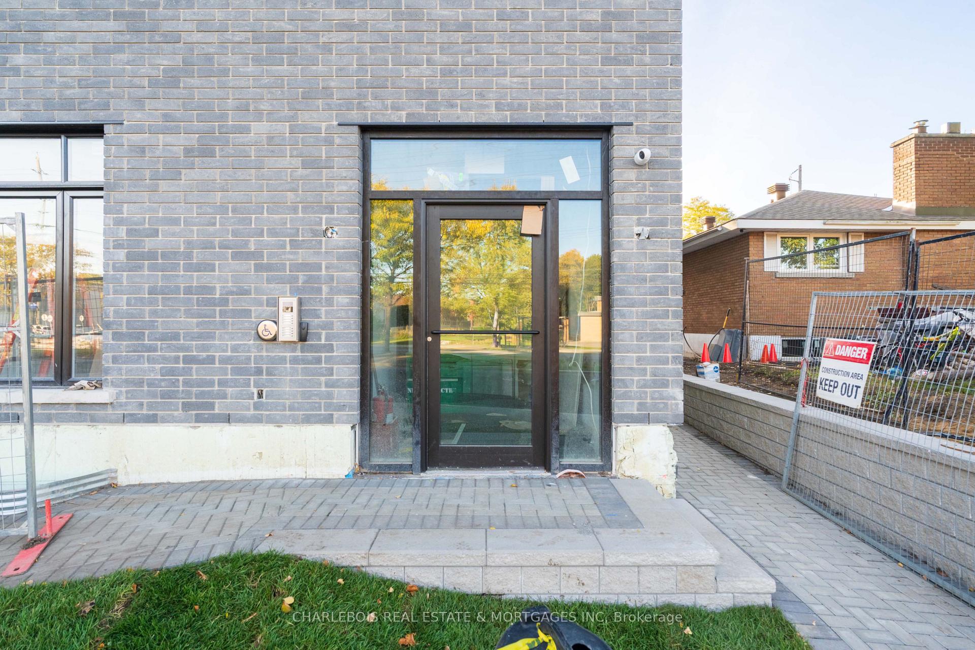 Photo 2 of Unit C, 830 St Laurent Boulevard, Ottawa, Castle Heights — HOMEH