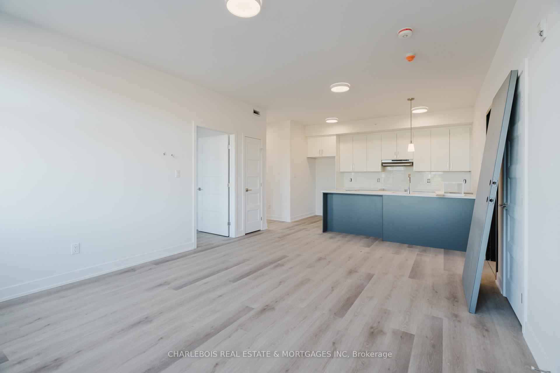 Photo 7 of Unit C, 830 St Laurent Boulevard, Ottawa, Castle Heights — HOMEH