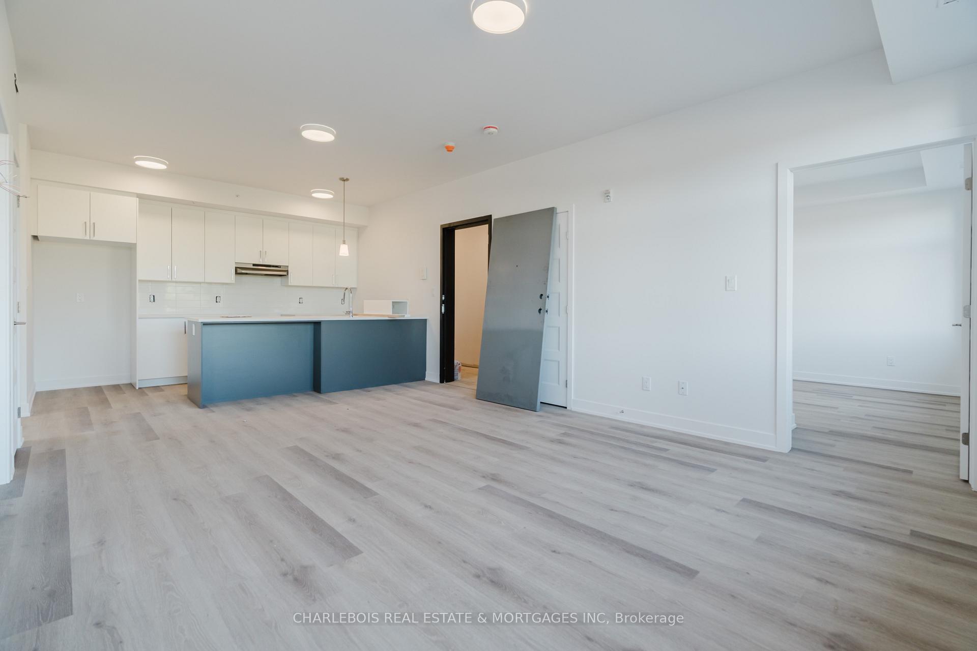 Photo 9 of Unit C, 830 St Laurent Boulevard, Ottawa, Castle Heights — HOMEH