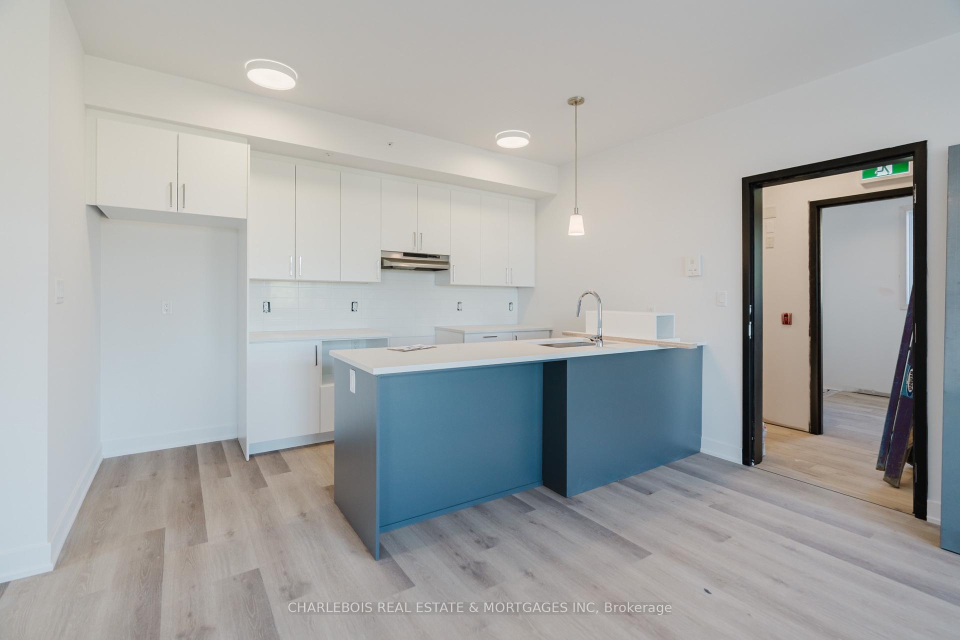 Photo 10 of Unit C, 830 St Laurent Boulevard, Ottawa, Castle Heights — HOMEH