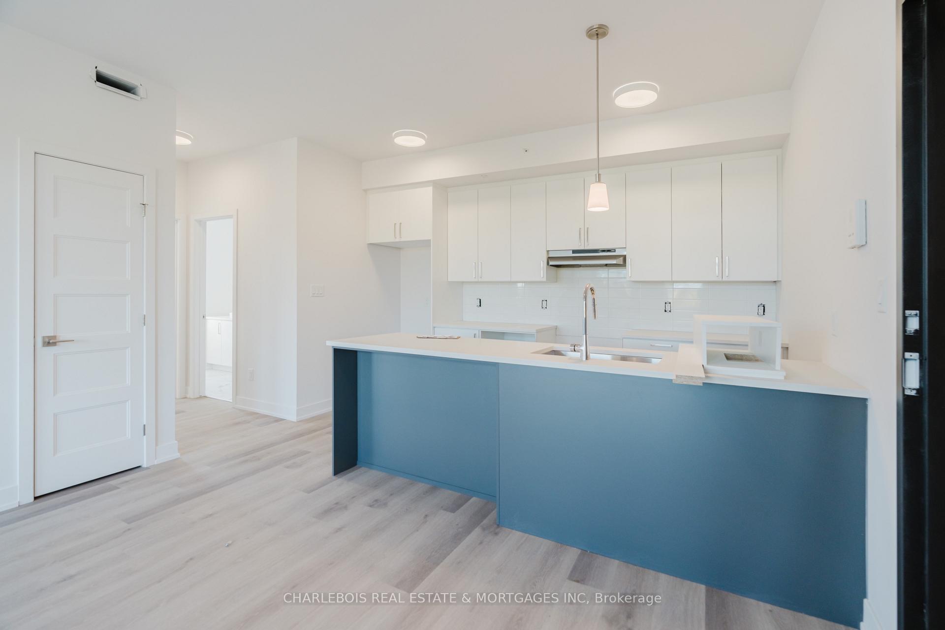 Photo 12 of Unit C, 830 St Laurent Boulevard, Ottawa, Castle Heights — HOMEH