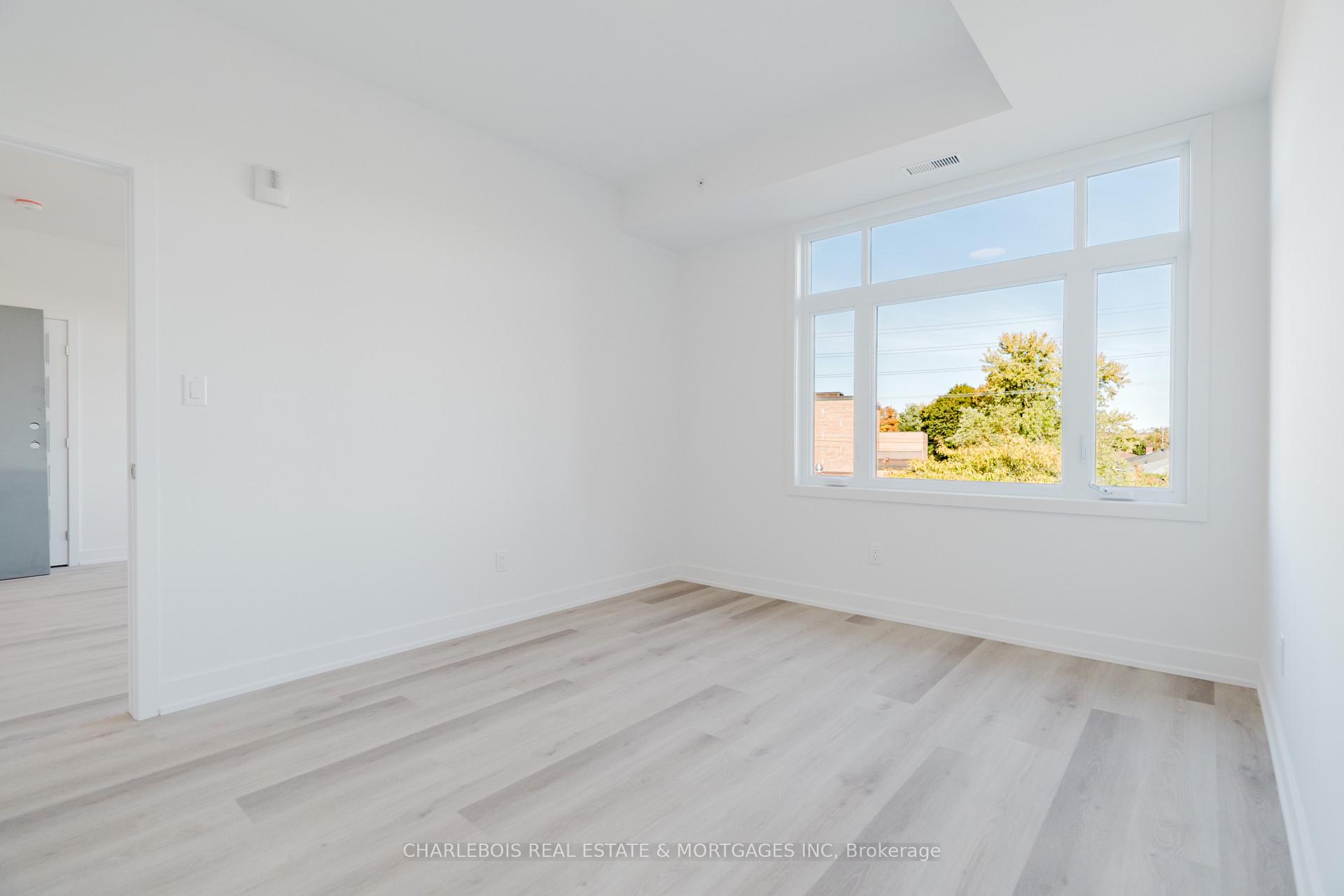 Photo 14 of Unit C, 830 St Laurent Boulevard, Ottawa, Castle Heights — HOMEH
